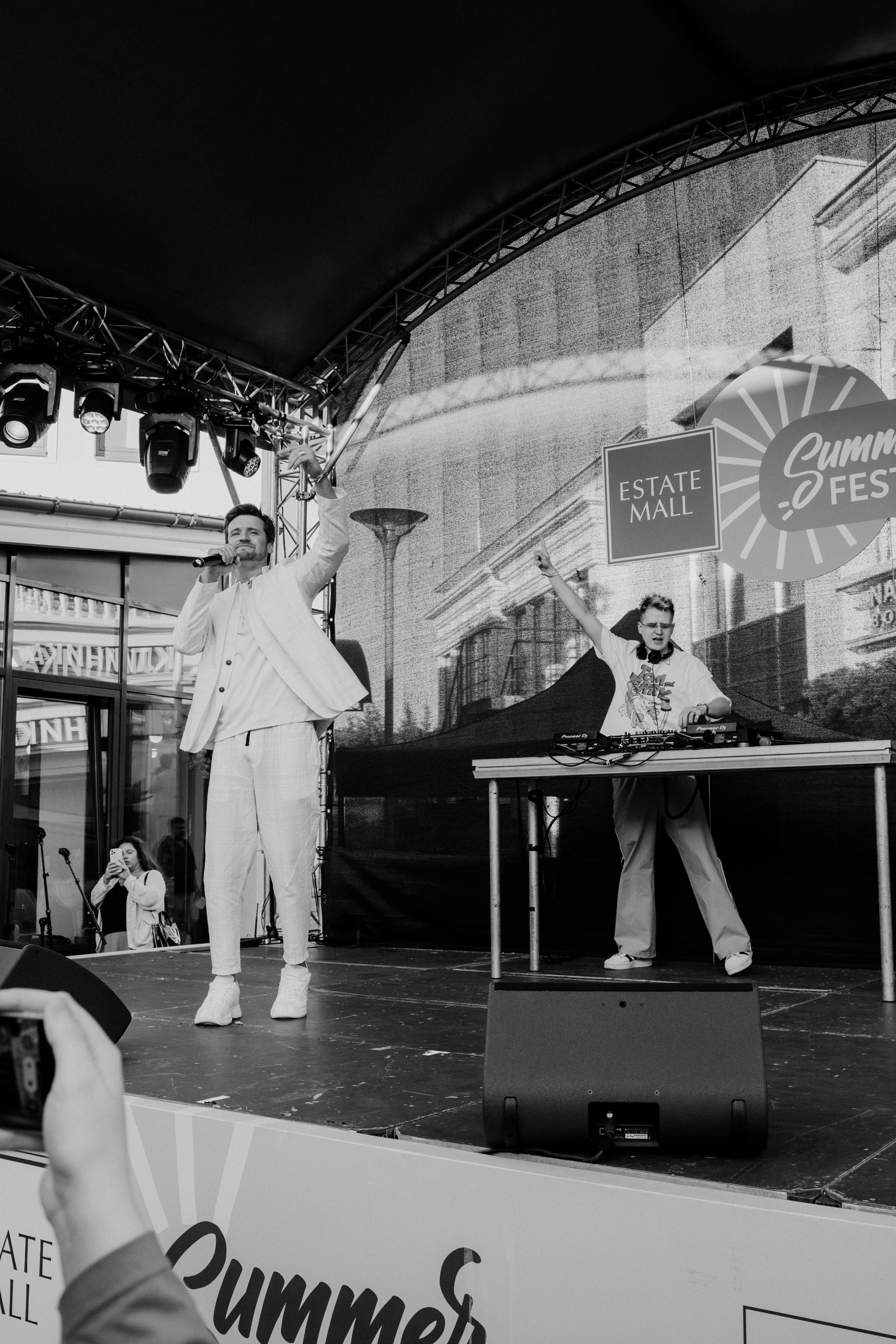 EstateMall SUMMER FEST. Бэкстейдж и репортажный фотограф в Москве Артем Онацко