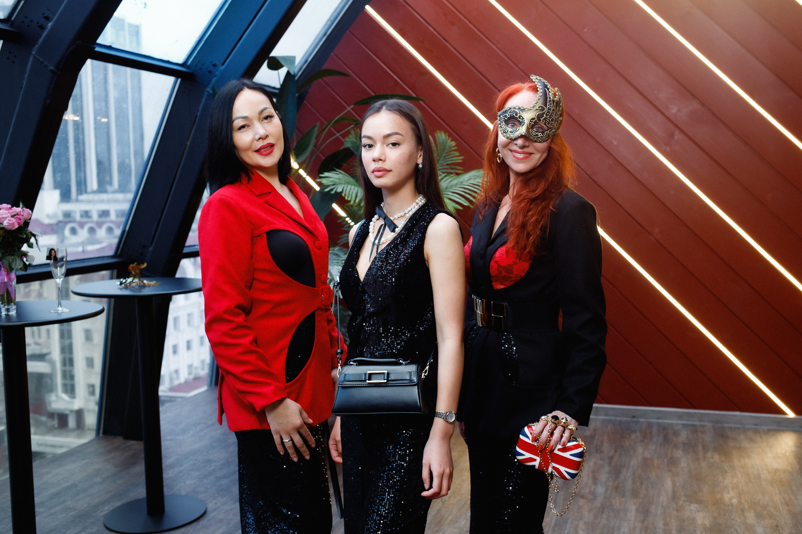 QUEEN KHV [12 ЛЕТ]. СВОИ. ФОТООТЧЕТЫ-СОБЫТИЯ-МЕСТА