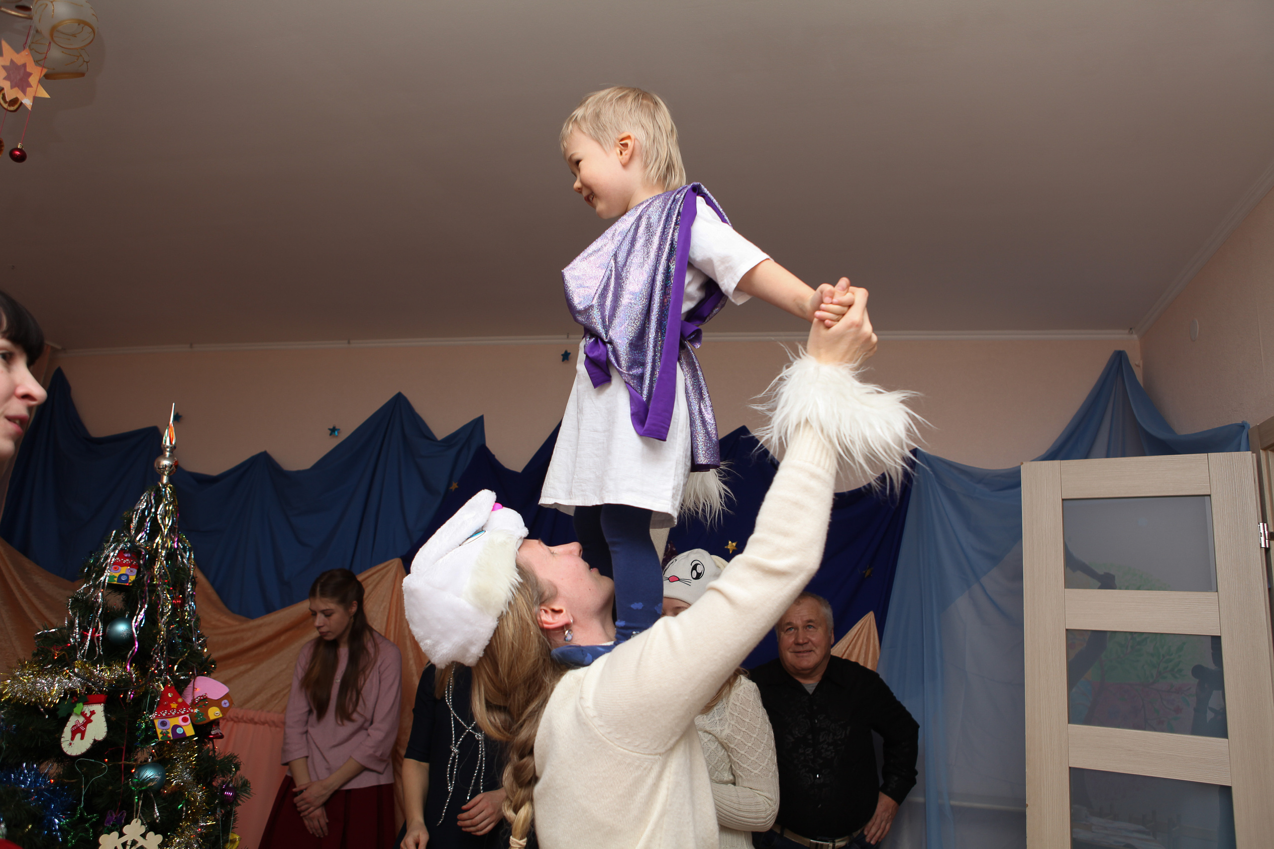 Новый год в Детском Саду Зернышко. Фотограф Дарья Локотко в Красноярске