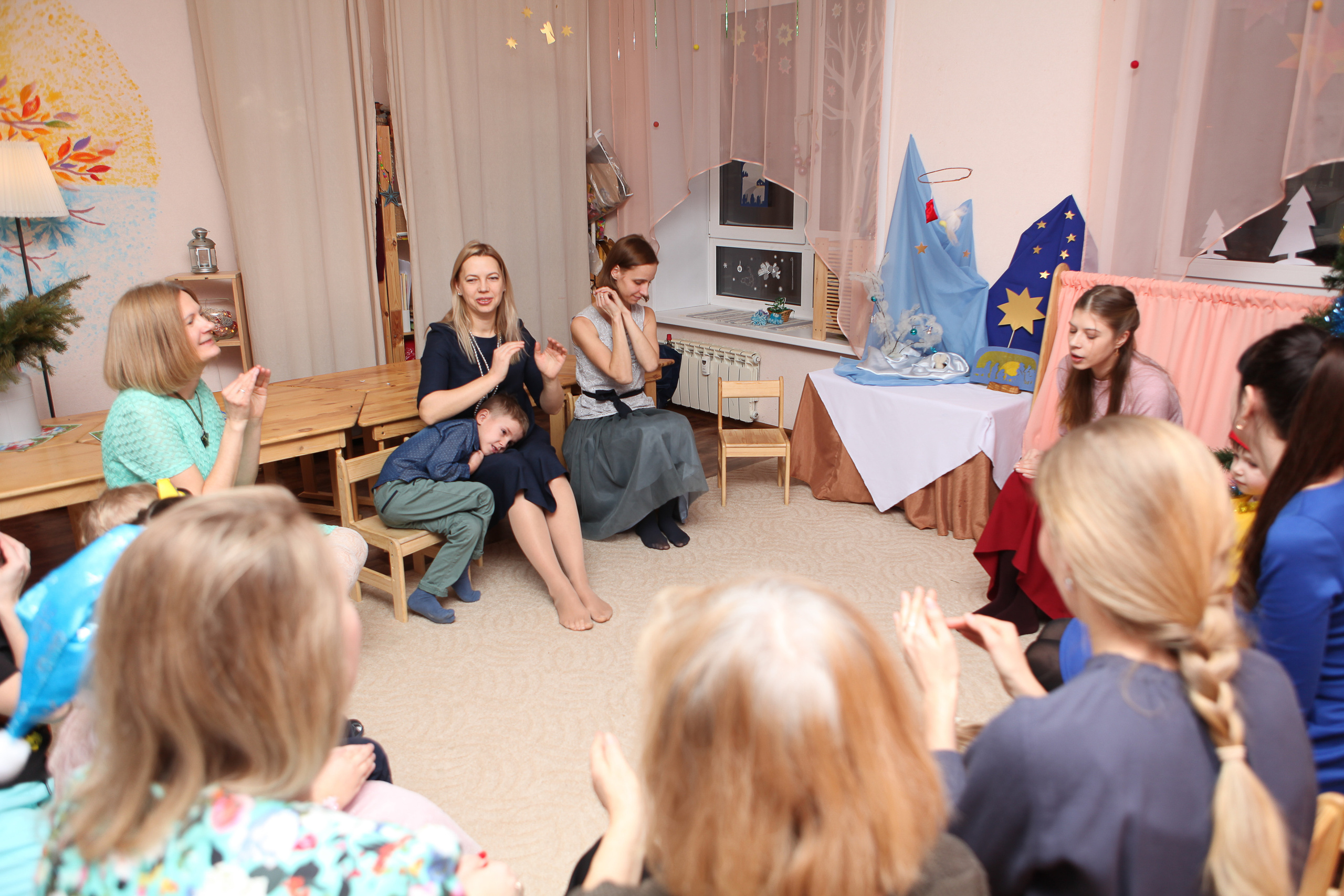 Новый год в Детском Саду Зернышко. Фотограф Дарья Локотко в Красноярске