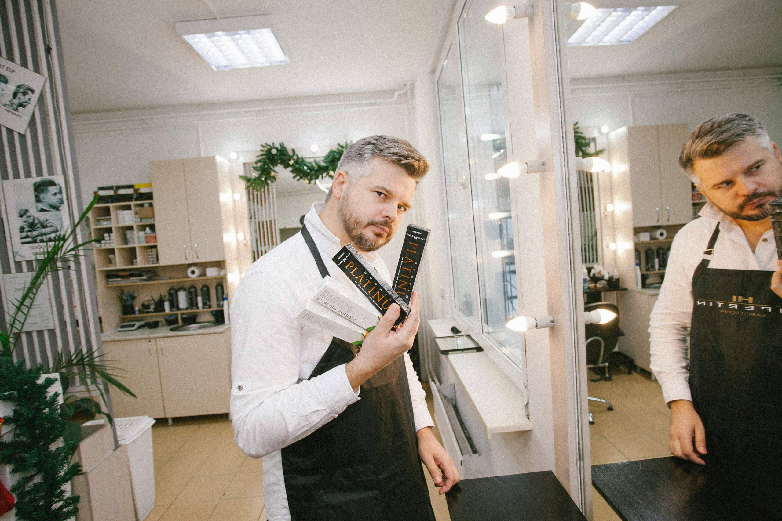 парикмахер мужчина салон краситель