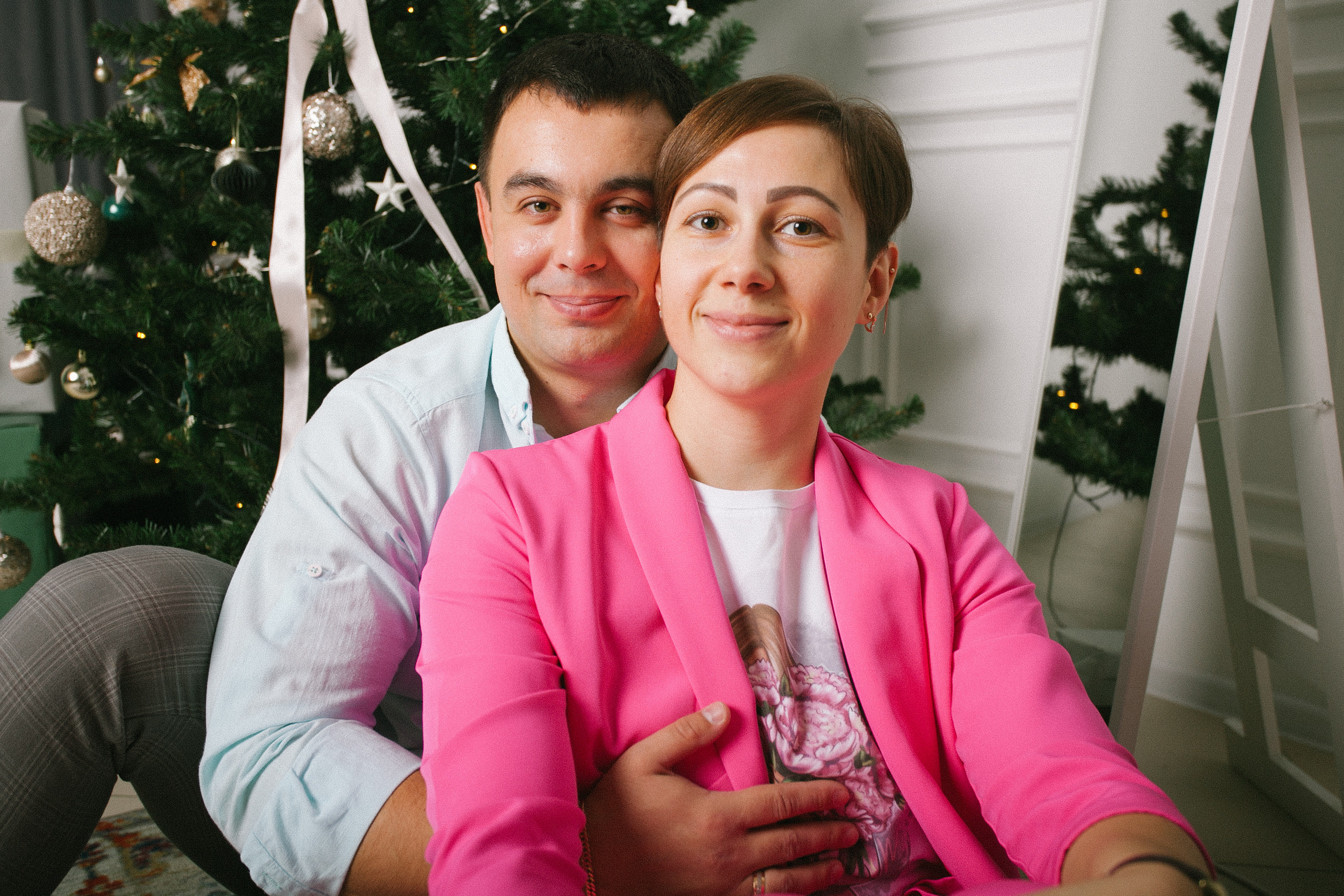 счастливая семья фотосессия в студии вместе любовь новый год нг