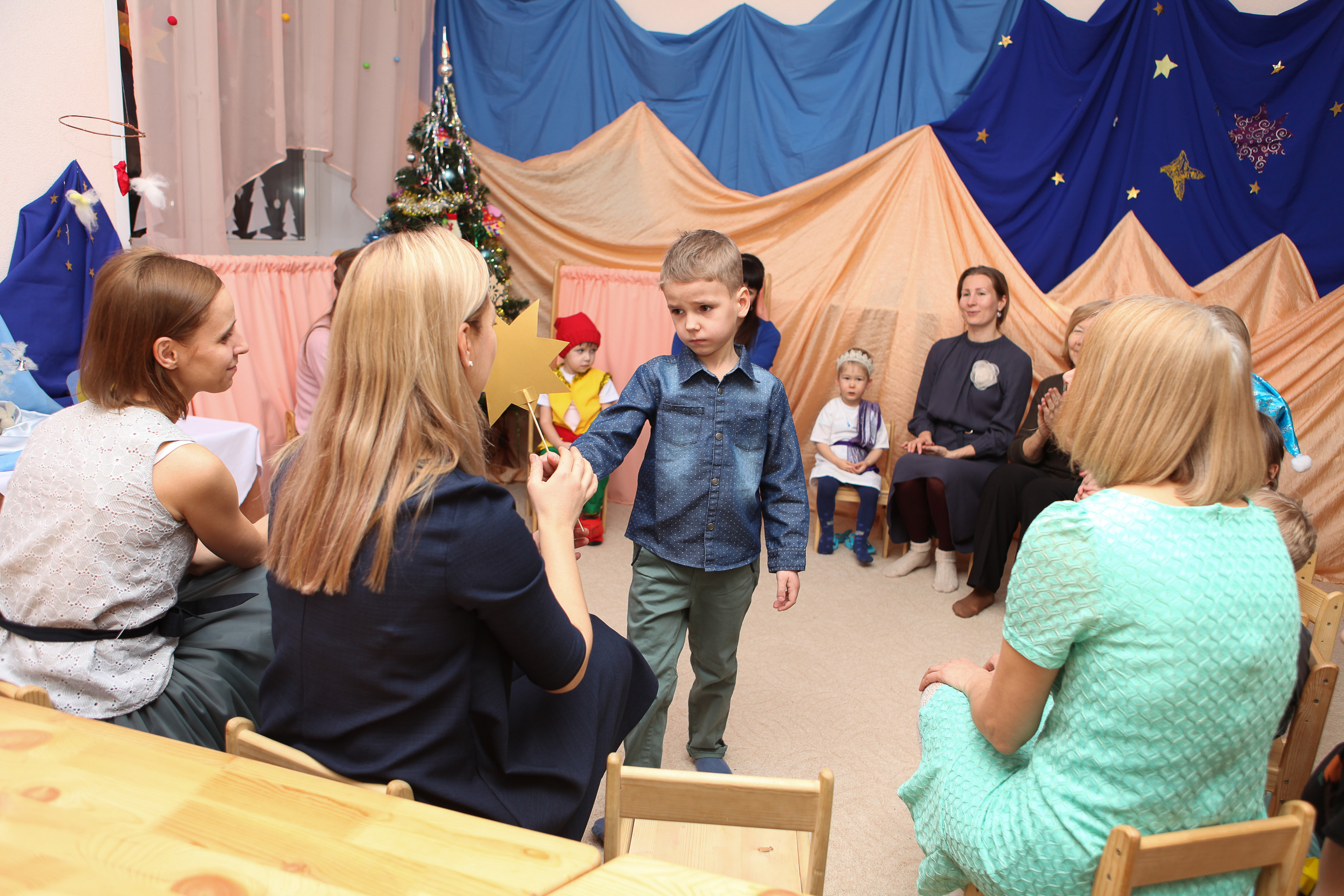 Новый год в Детском Саду Зернышко. Фотограф Дарья Локотко в Красноярске