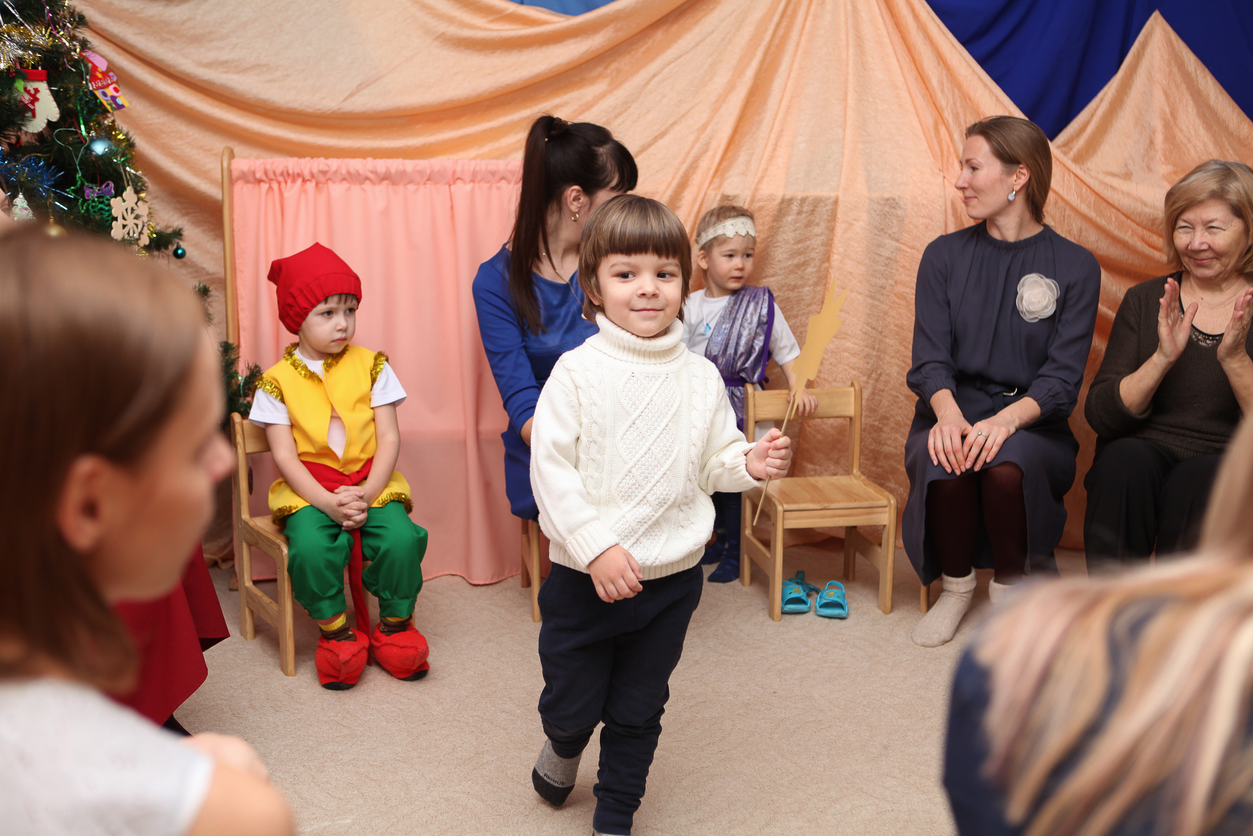 Новый год в Детском Саду Зернышко. Фотограф Дарья Локотко в Красноярске