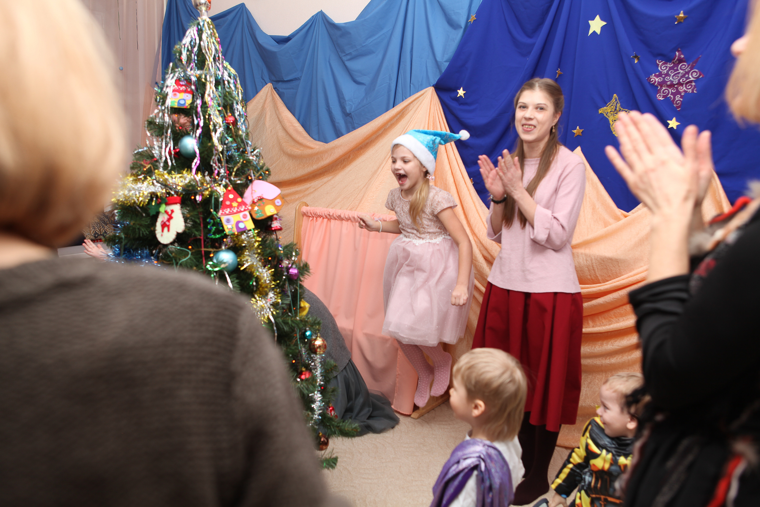 Новый год в Детском Саду Зернышко. Фотограф Дарья Локотко в Красноярске