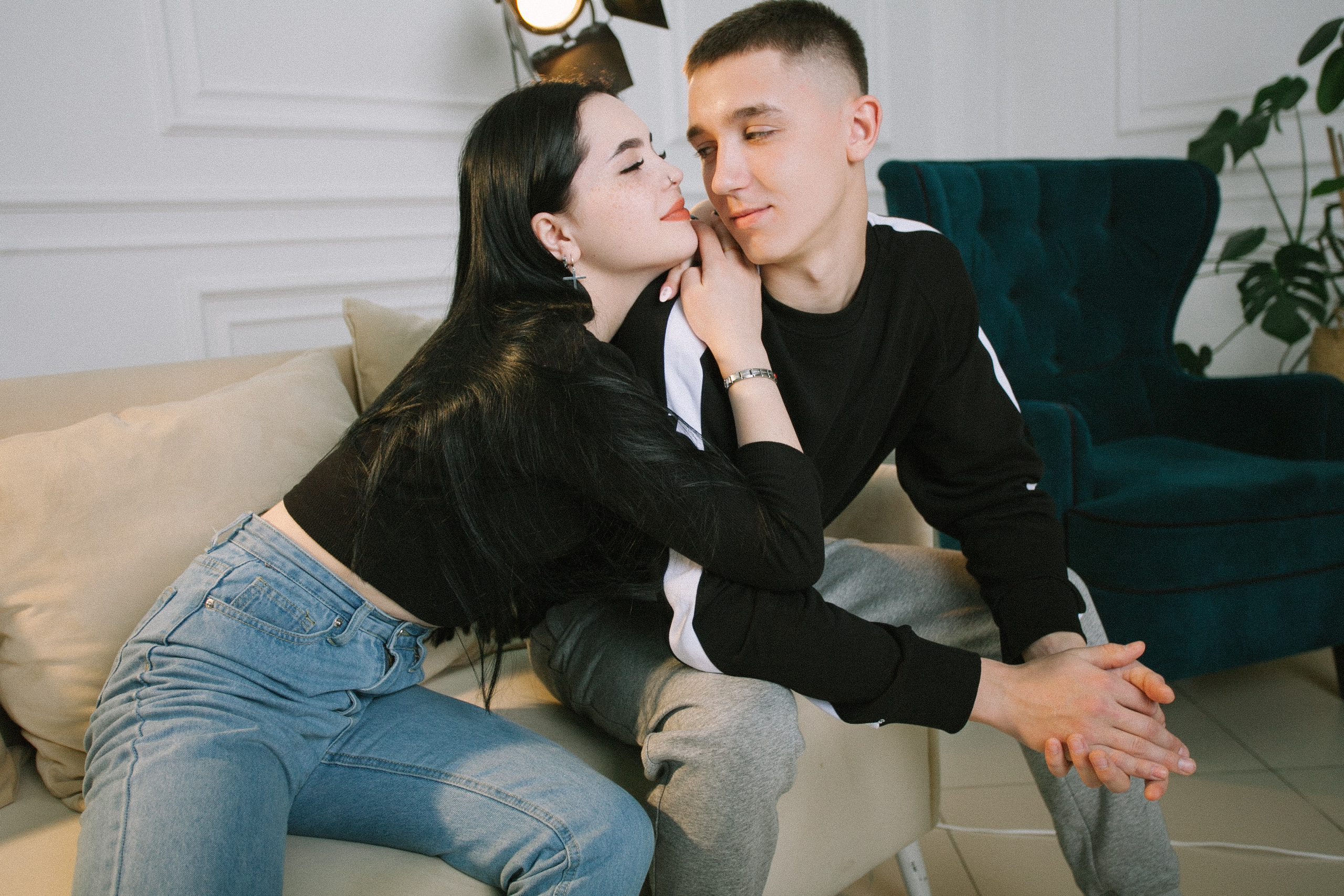 девушка парень любовь романтическая фотосессия в фото студии