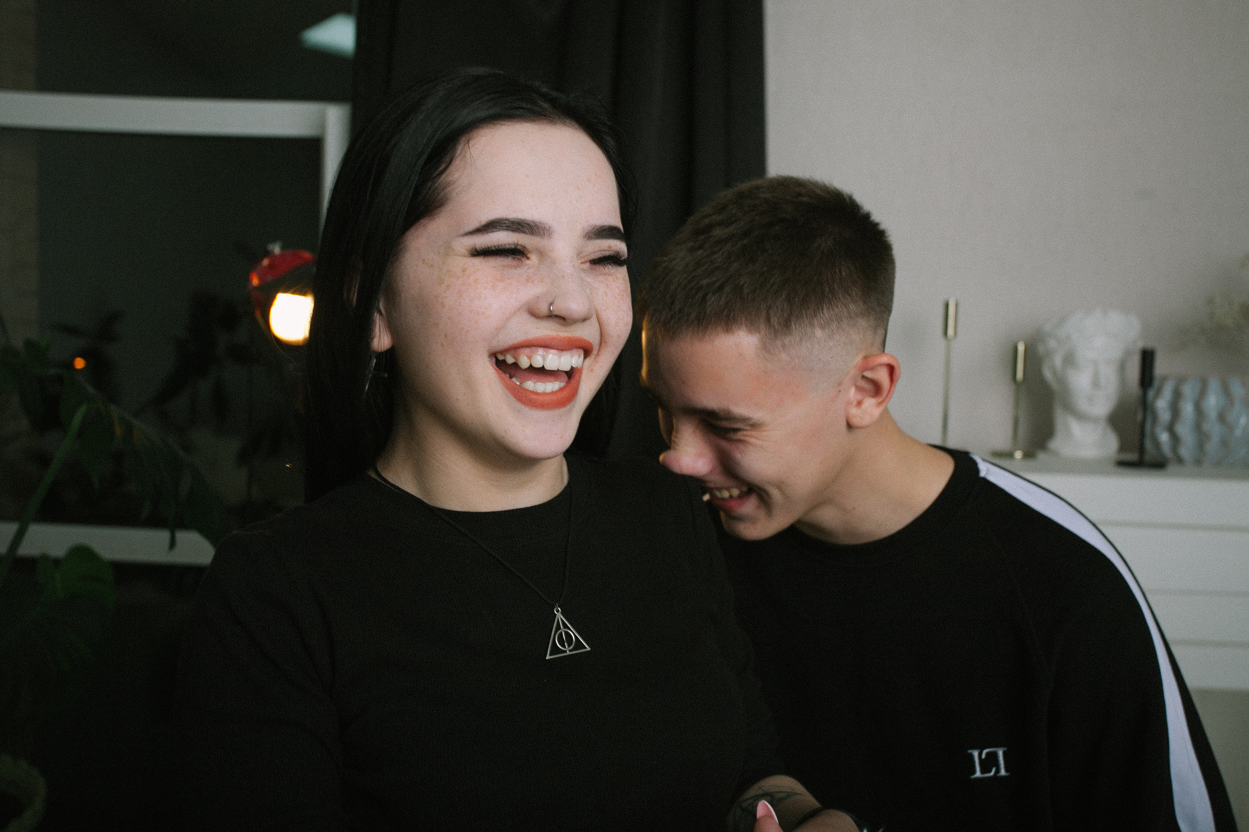 девушка парень любовь романтическая фотосессия в фото студии