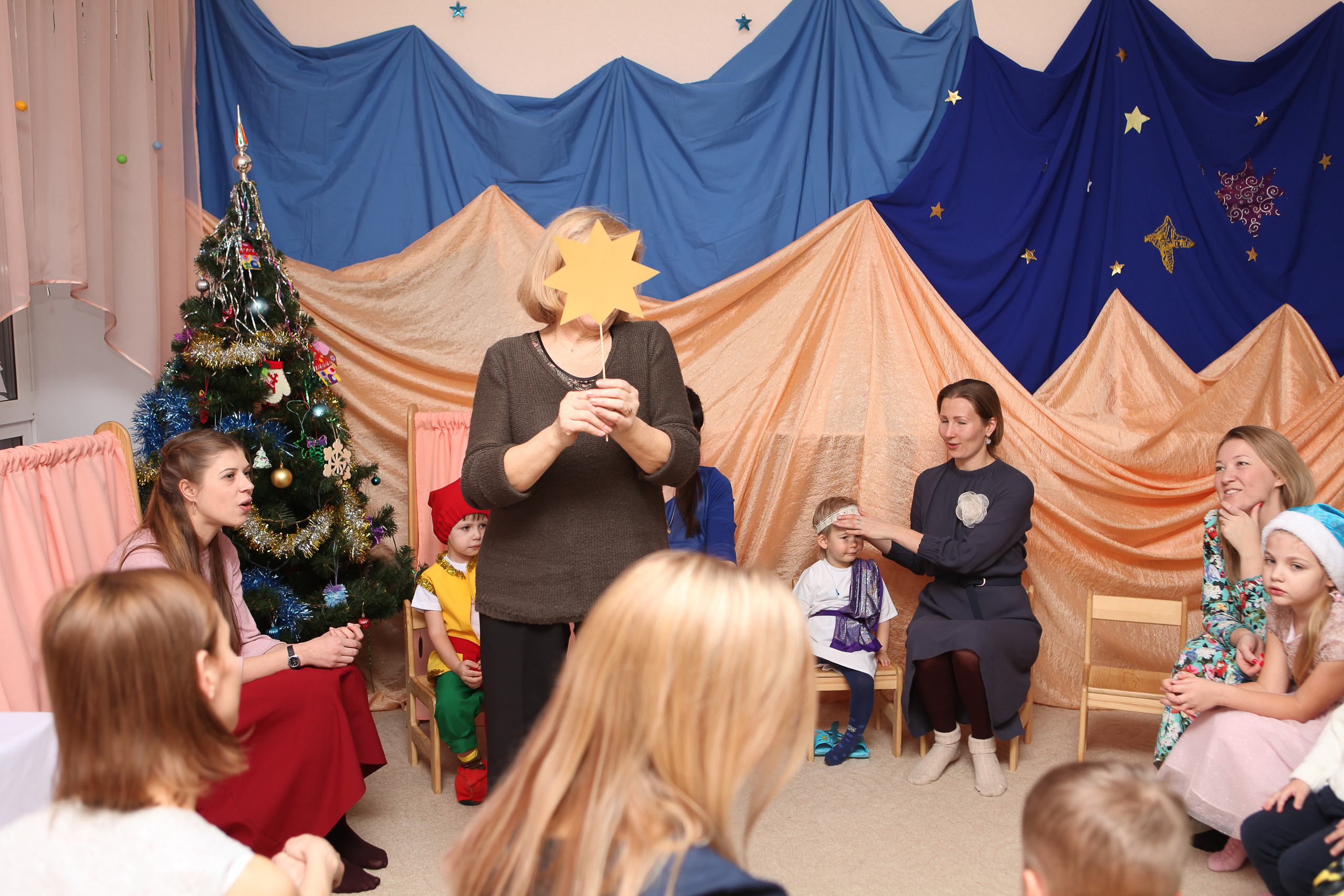 Новый год в Детском Саду Зернышко. Фотограф Дарья Локотко в Красноярске