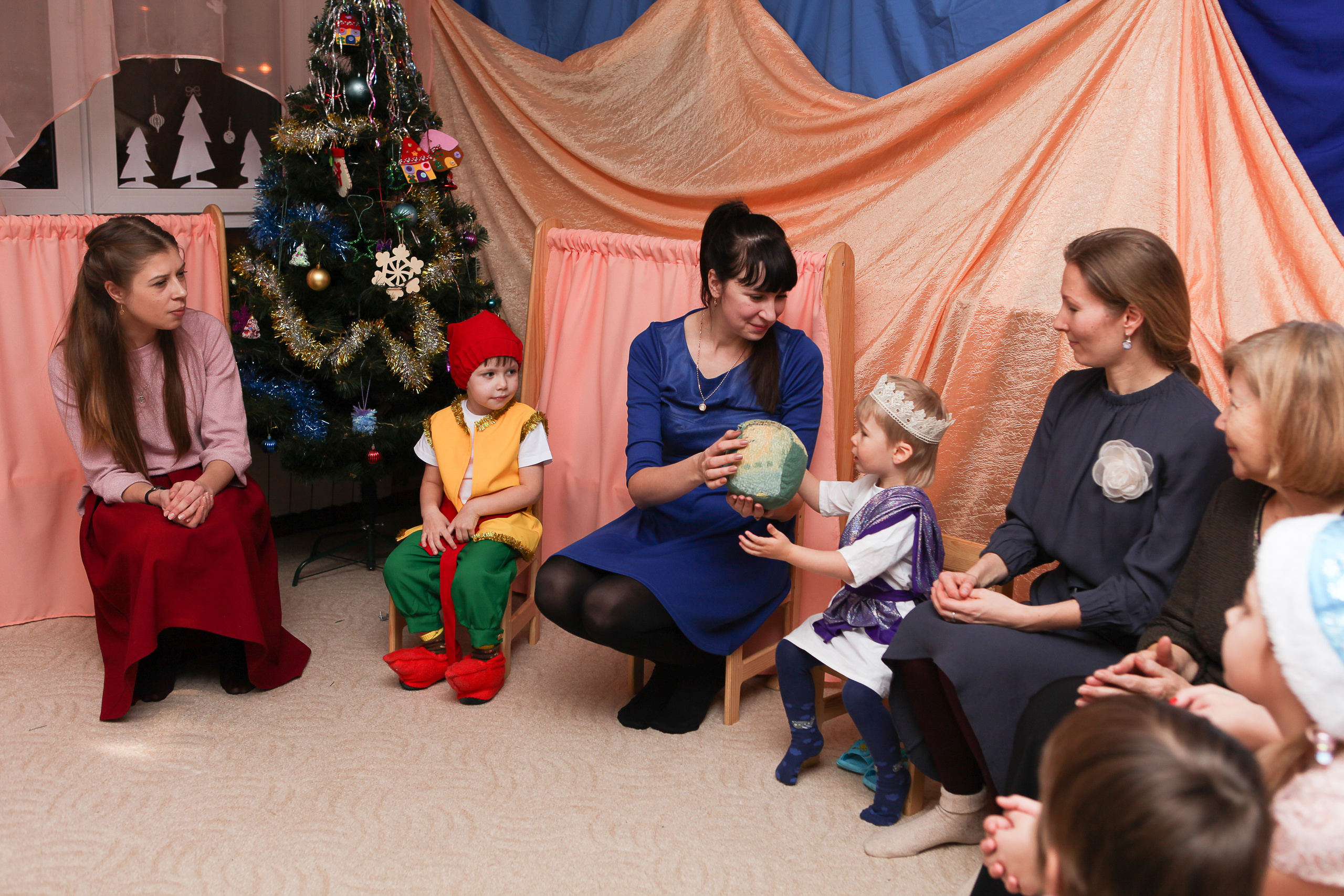 Новый год в Детском Саду Зернышко. Фотограф Дарья Локотко в Красноярске