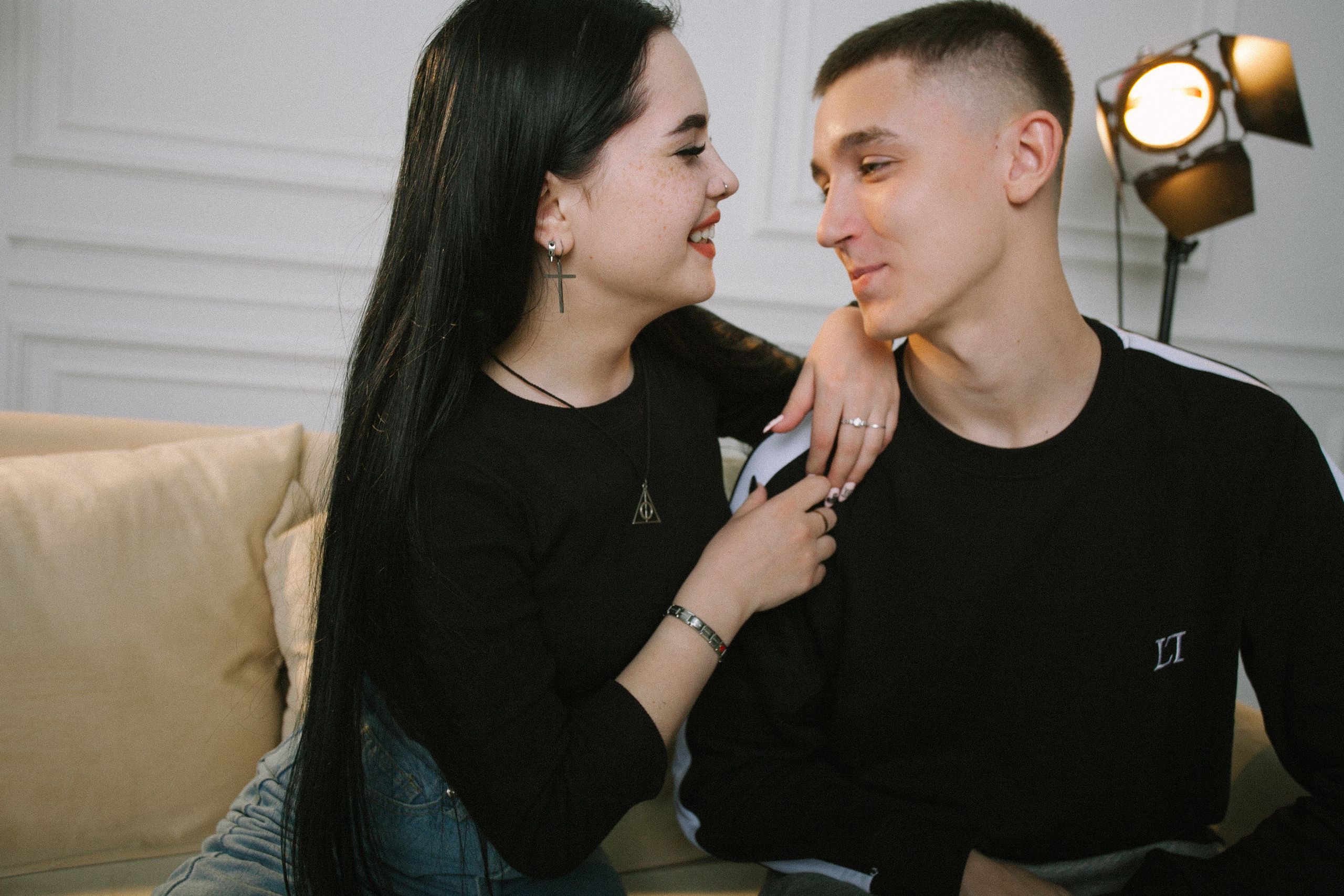 девушка парень любовь романтическая фотосессия в фото студии