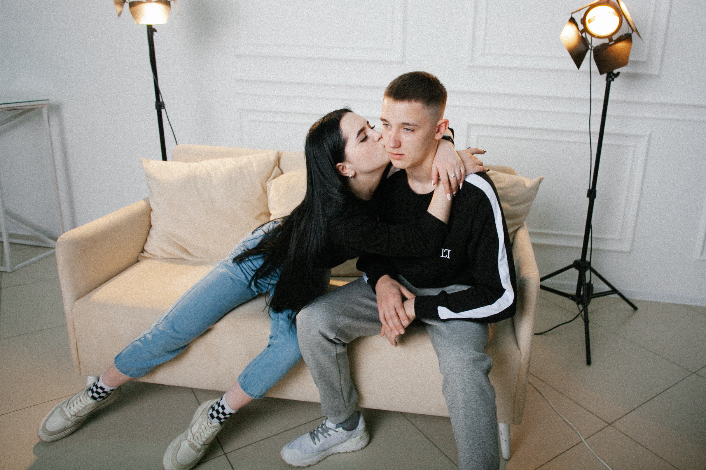 девушка парень любовь романтическая фотосессия в фото студии