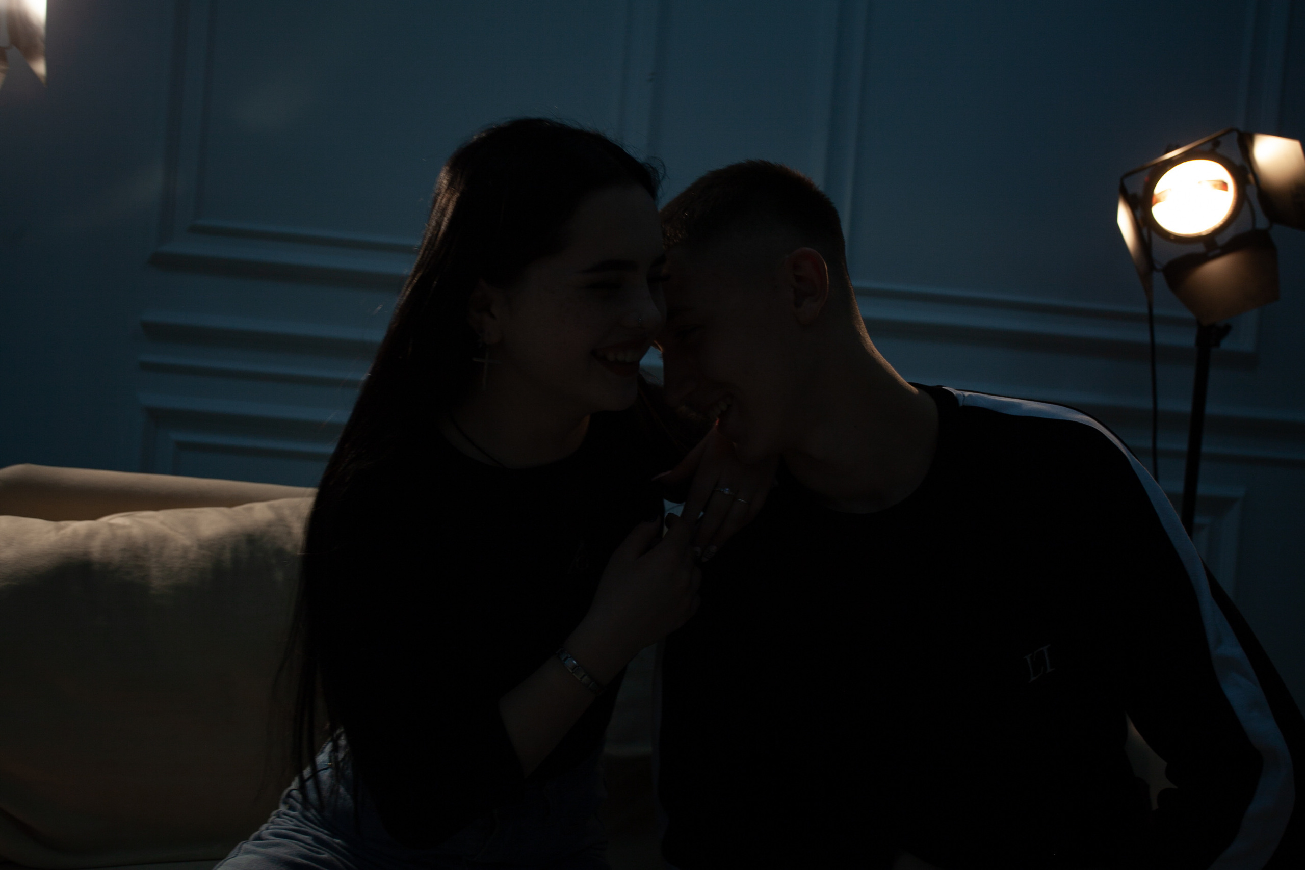 девушка парень любовь романтическая фотосессия в фото студии