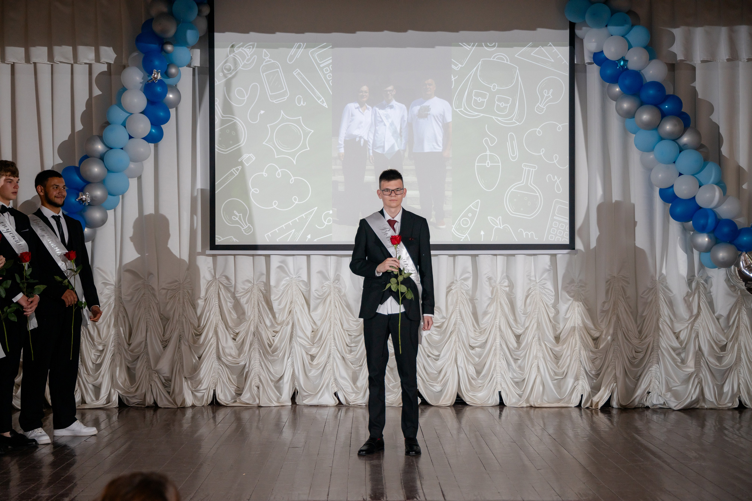 Школьный выпускной 2024 год в Соколе (Минск). Свадебный фотограф в Минске/Беларуси Сергей Спиридонов