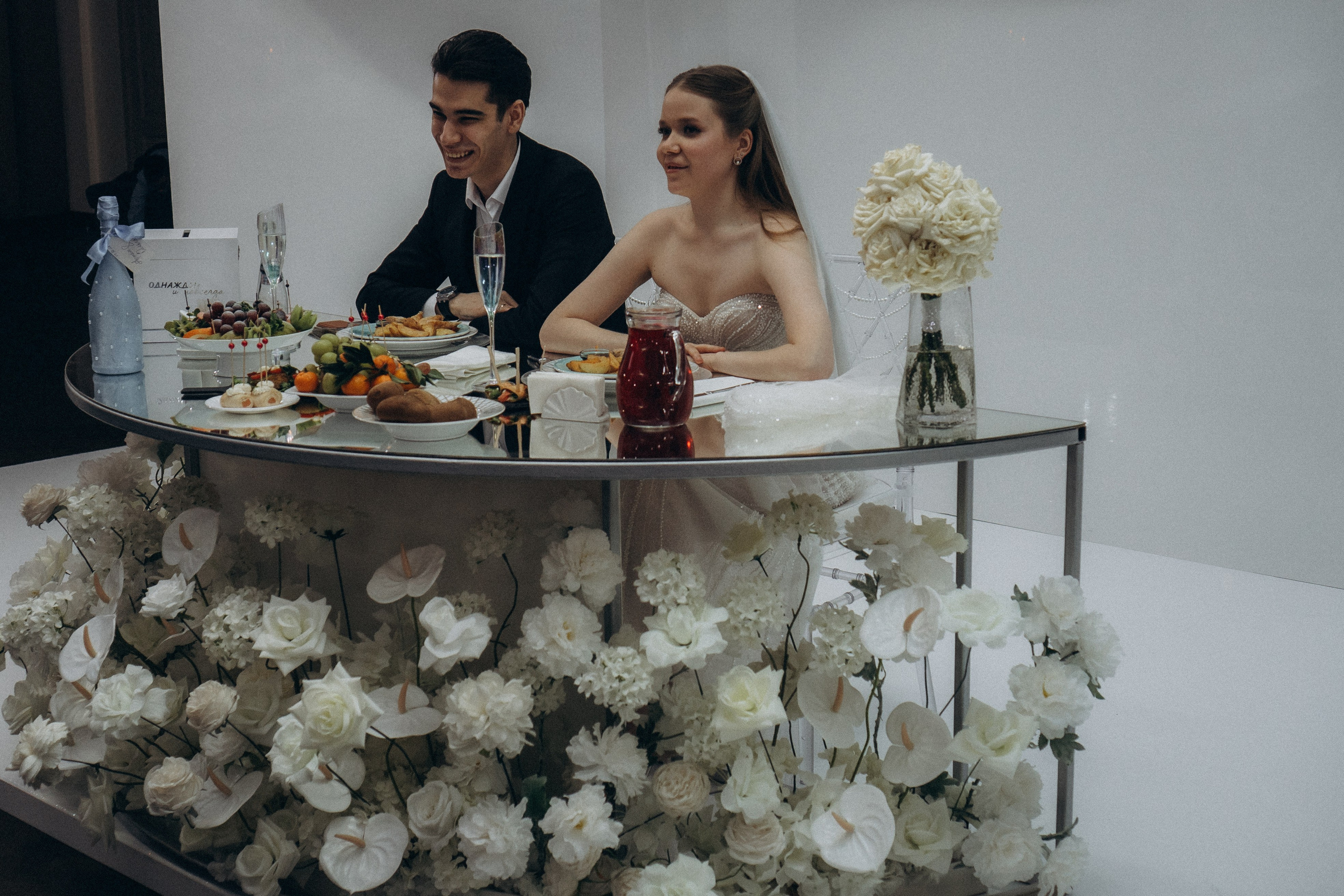 СВАДЕБНАЯ СЬЕМКА СБОРОВ В ОТЕЛЕ И ВЫЕЗД НА ЦЕРЕМОНИЮ (СНЯТО В СИБИРЕ В НИЖНЕВАРТОВСКЕ). Профессиональный фотограф, Санкт-Петербург — Виктория Богомолова