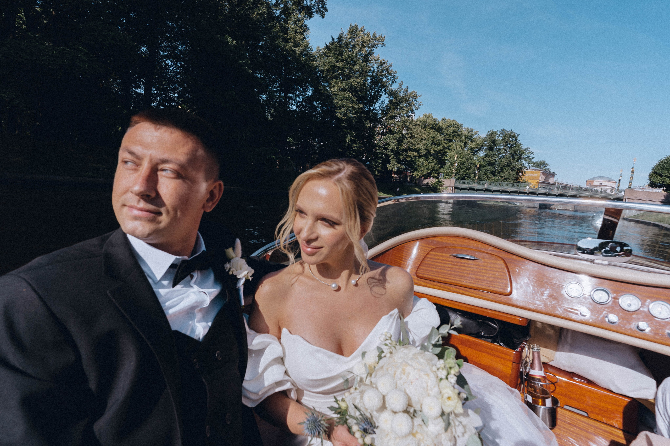 СВАДЕНБНАЯ СЬЕМКА НА КАТЕРЕ ПО КАНАЛАМ САНКТ-ПЕТЕРБУРГА И В АКВАТОРИИ НЕВЫ. Профессиональный фотограф, Санкт-Петербург — Виктория Богомолова