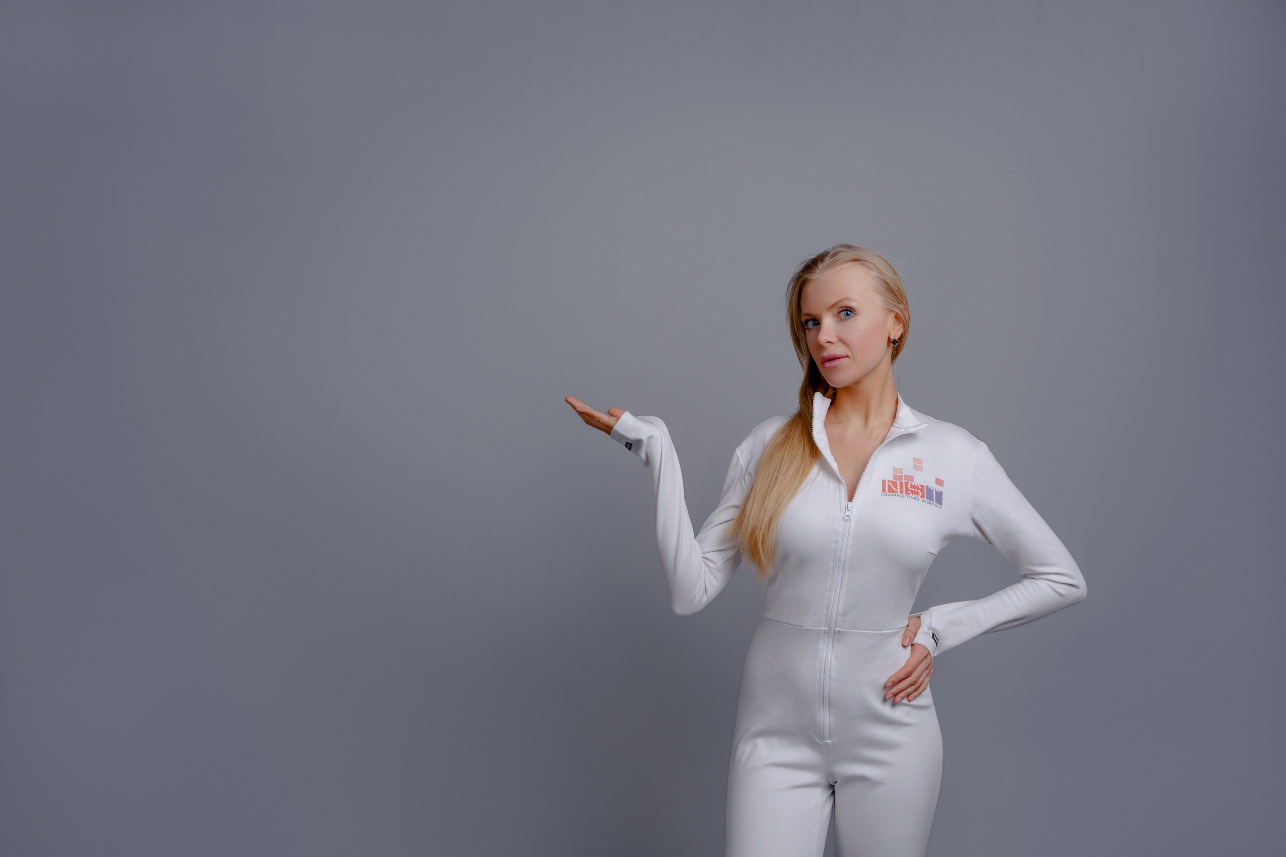 Фотосессия для компании на серой циклораме. Репортажный фотограф Москва Сергей Дружинин