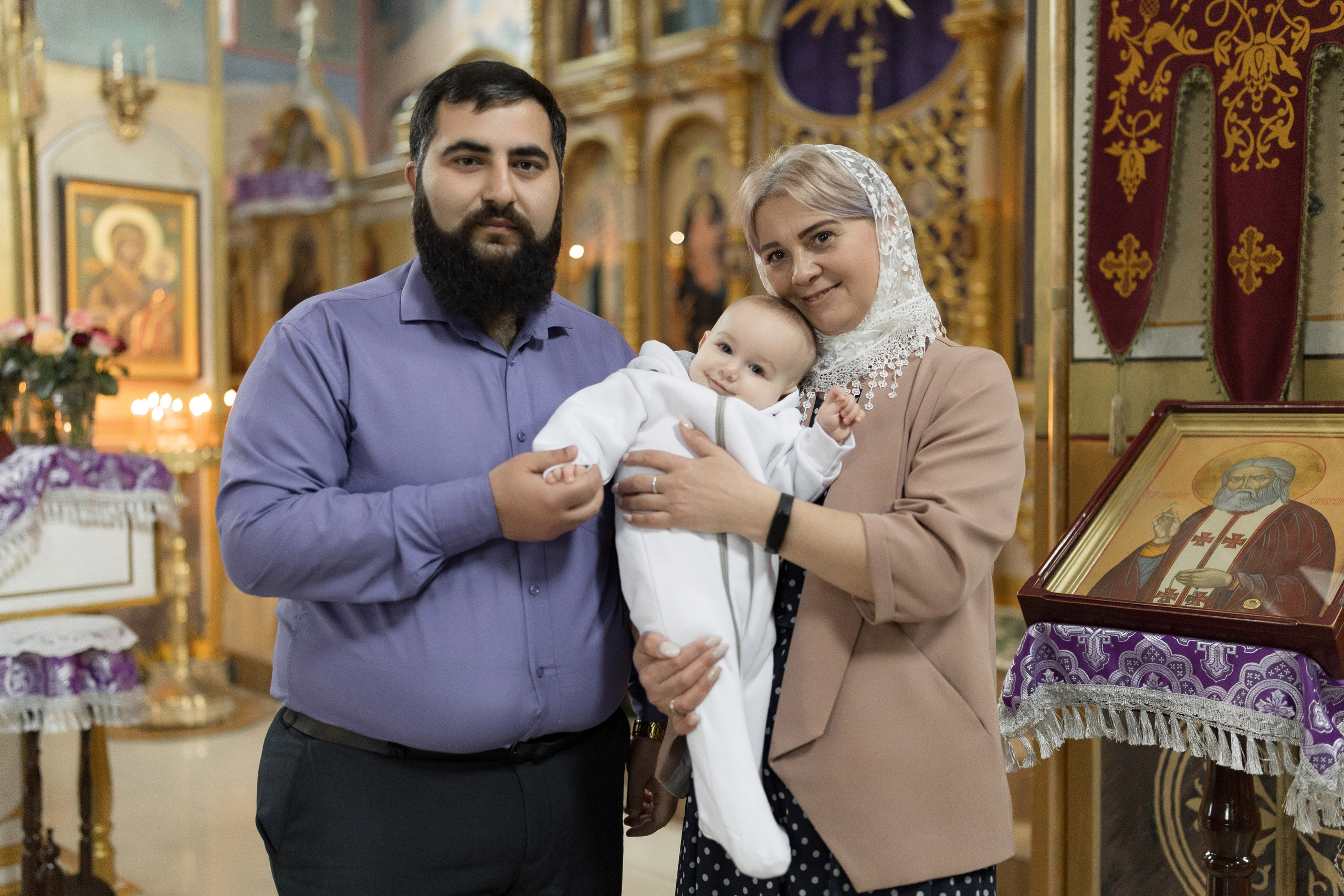 Крещение Миланы в церкви иконы Божией Матери / пасмурная погода. Анастасия Безуглова- свадебный фотограф в Таганроге