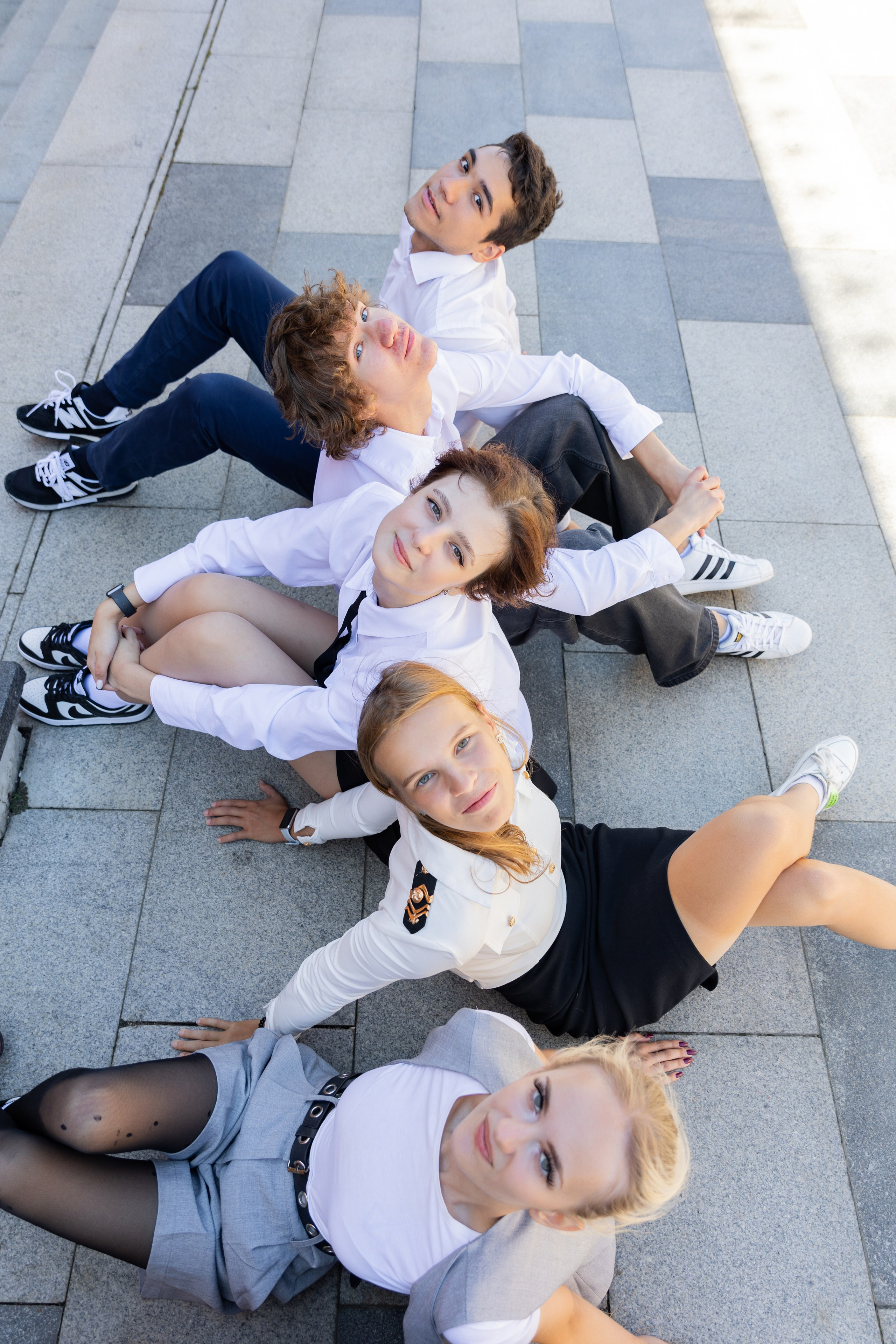 Идея для групповой фотографии, групповой снимок. школьная, фотосессия, выпускной, альбом, владивосток, приморский, край, современные, выпускные, альбомы, дальний, восток, портрет, школа, фотосессия, девушка, парень, ученик, школьник, фотограф,  корабельная набережная