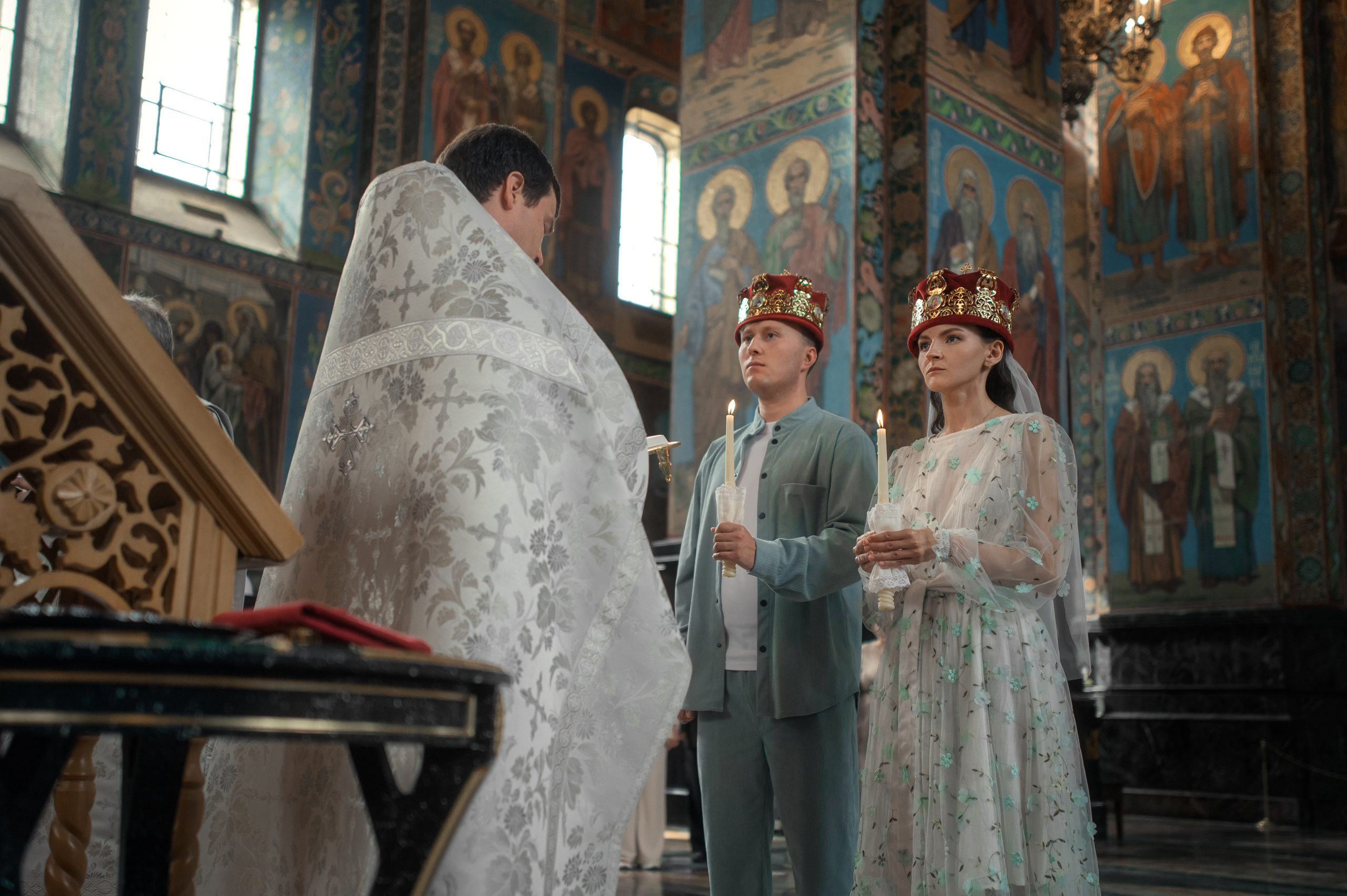 Венчание в Спасе на Крови. Фотограф на крещение и венчание, семейный фотограф в Санкт-Петербурге