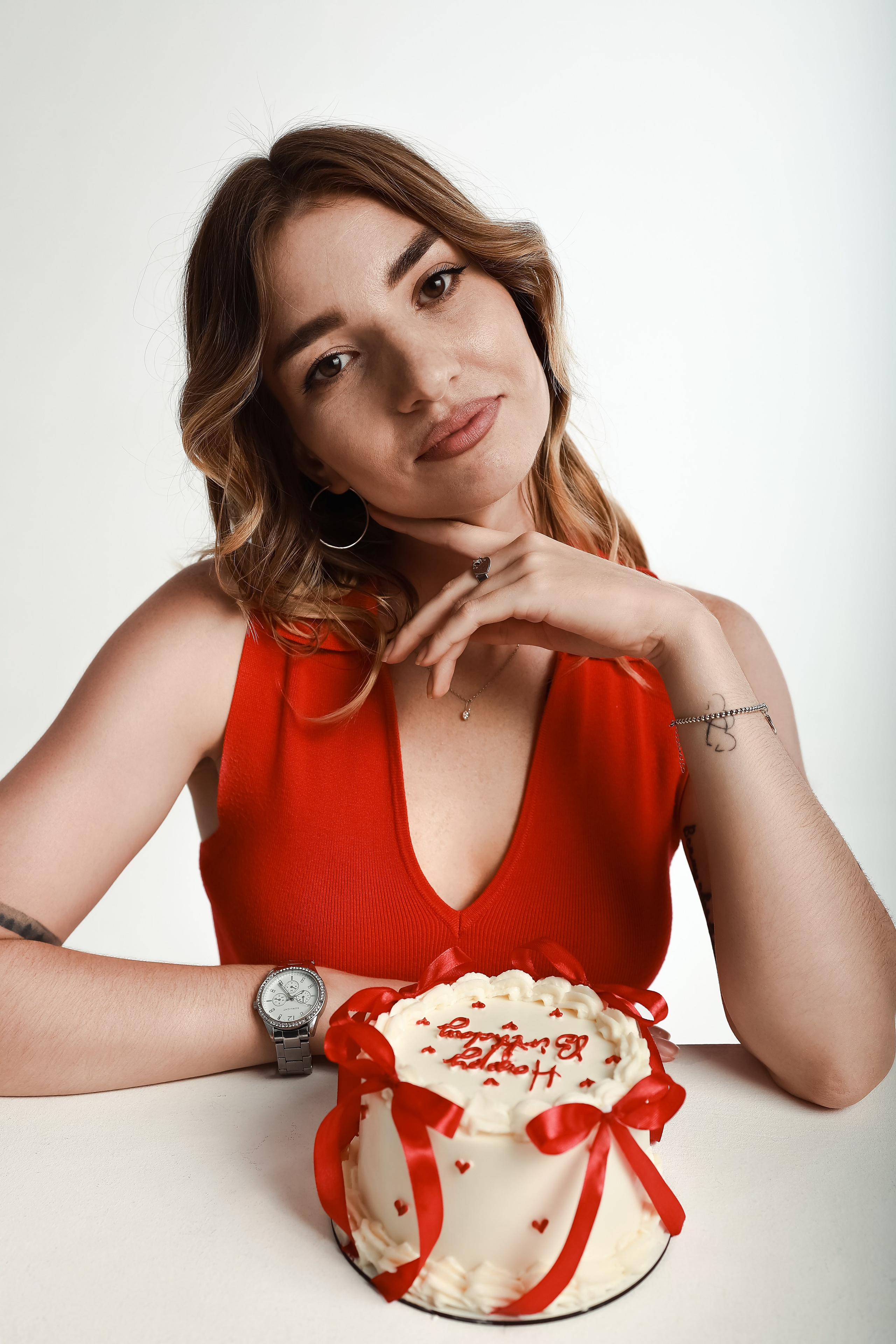 Студийная фотосессия на белой циклораме