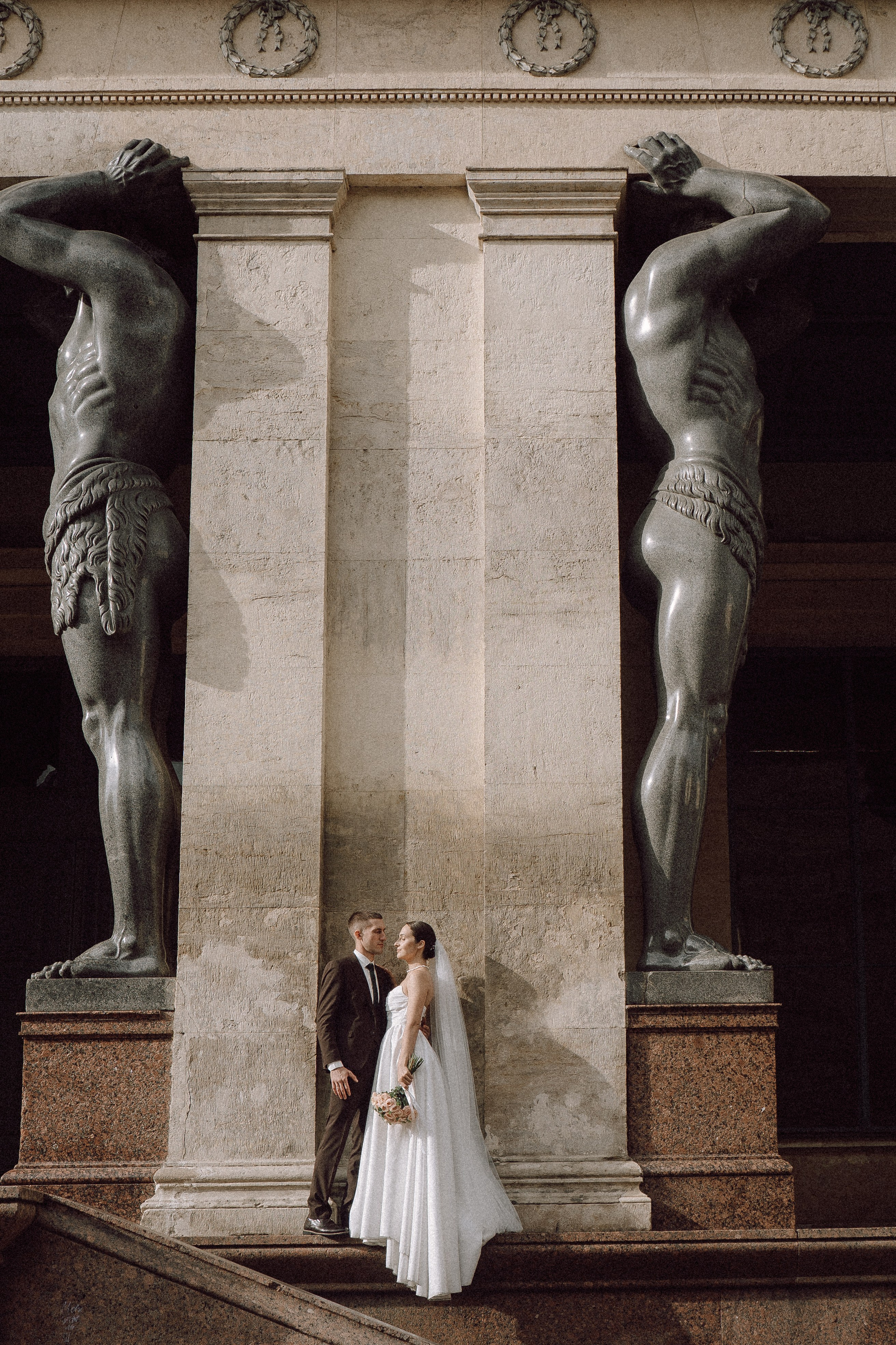 СВАДЕБНАЯ ПРОГУЛКА В САНТК-ПЕТЕРБУРГЕ (ИСАКИЕВСКИЙ СОБОР, ЗИМНЯЯ КАНАВКА, ЭРМИТАЖ И БОЛЬШАЯ МОРСКАЯ УЛИЦА). Профессиональный фотограф, Санкт-Петербург — Виктория Богомолова