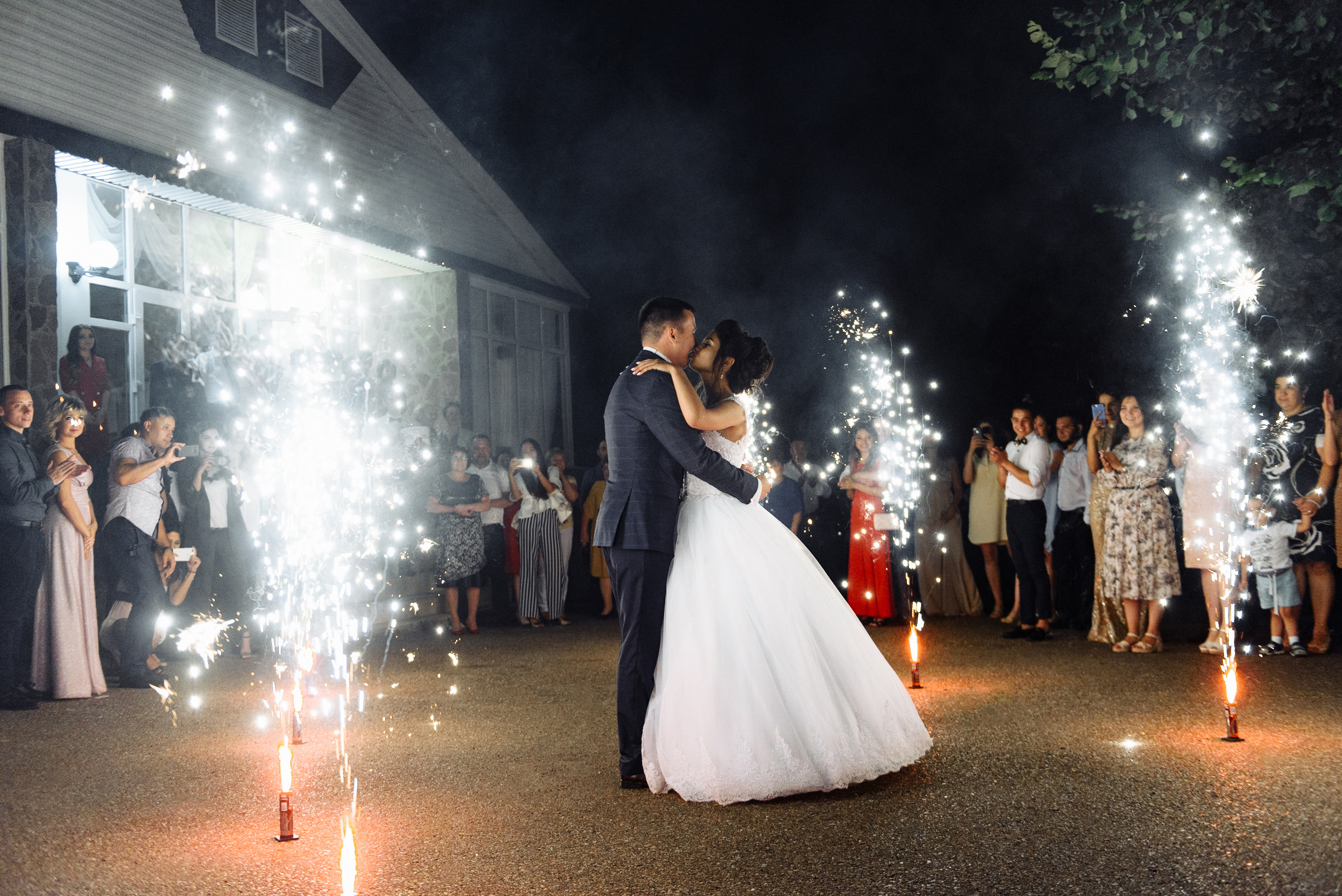 салют на свадьбу