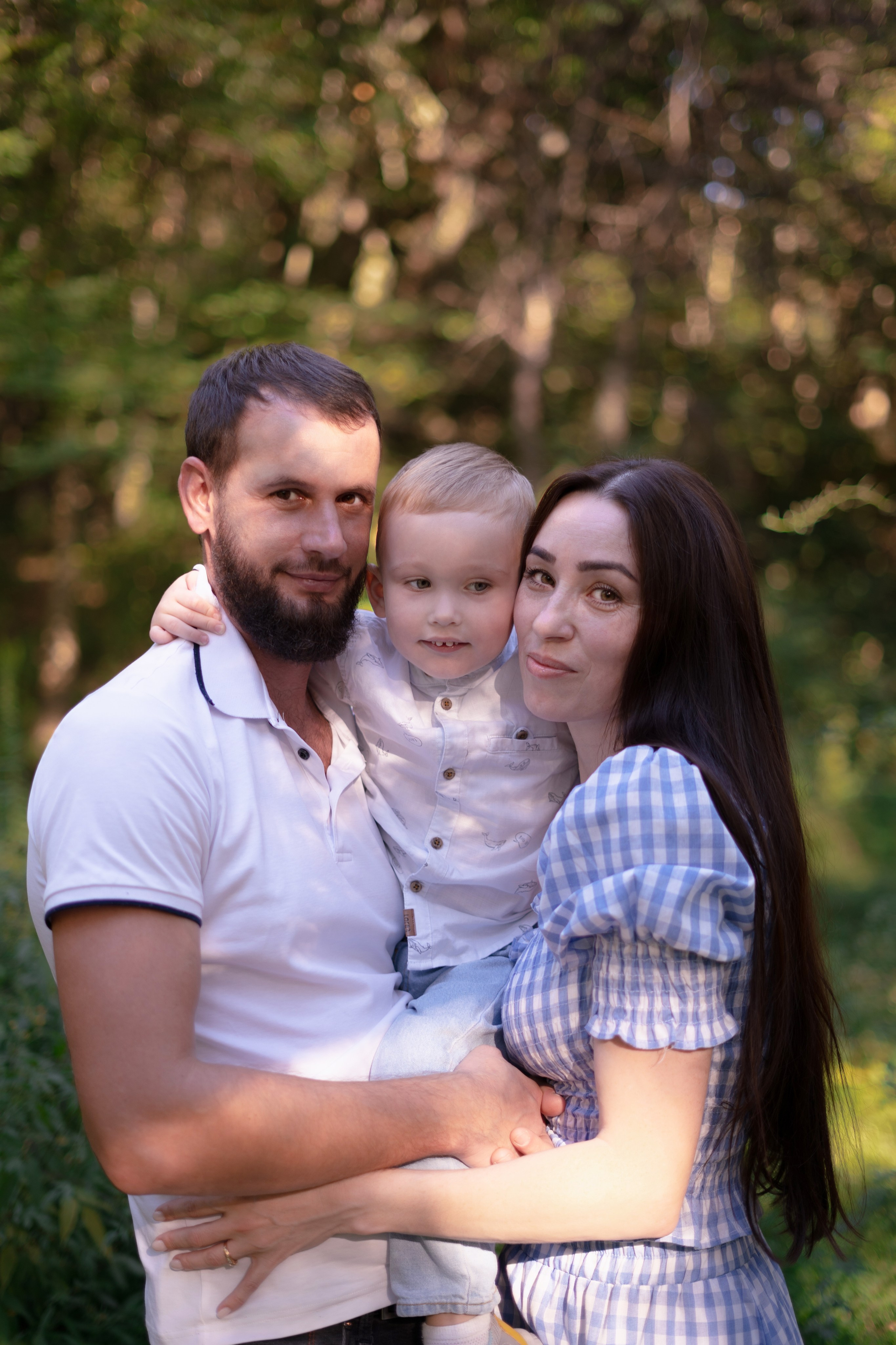Семейная фотосессия в лесу у озера. Профессиональный Фотограф в Сочи Марина Ситкина