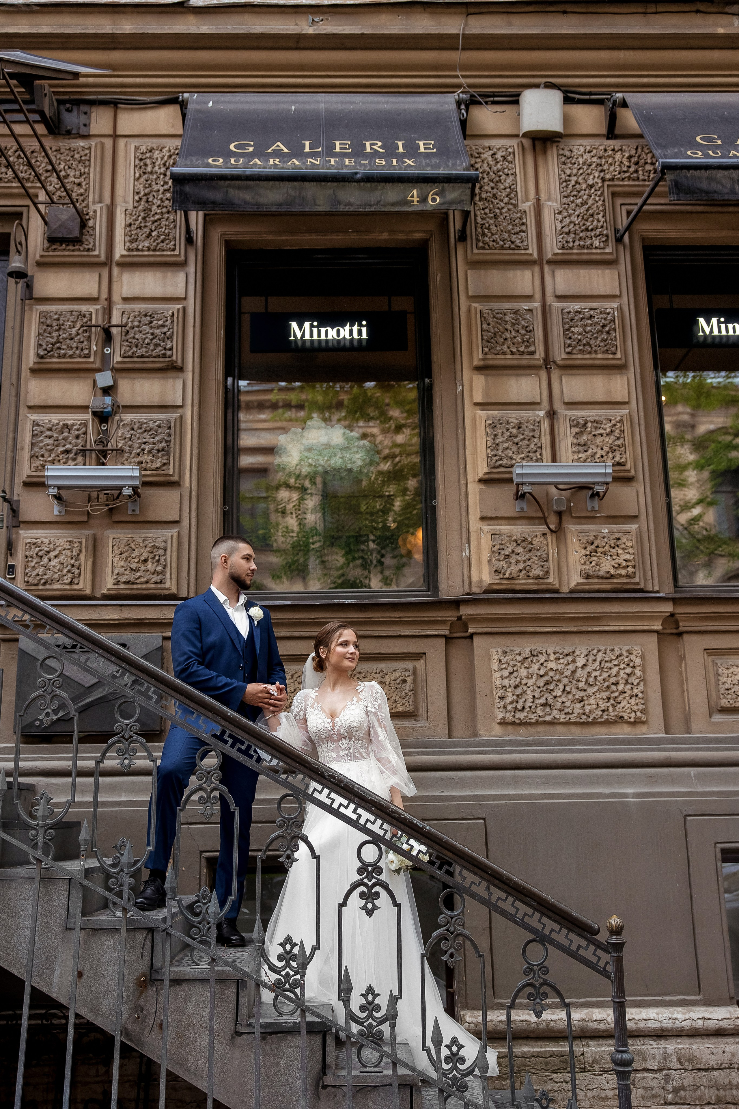 Яркая свадебная фотосессия под дождем. Свадебный и семейный фотограф Алексей Аверин