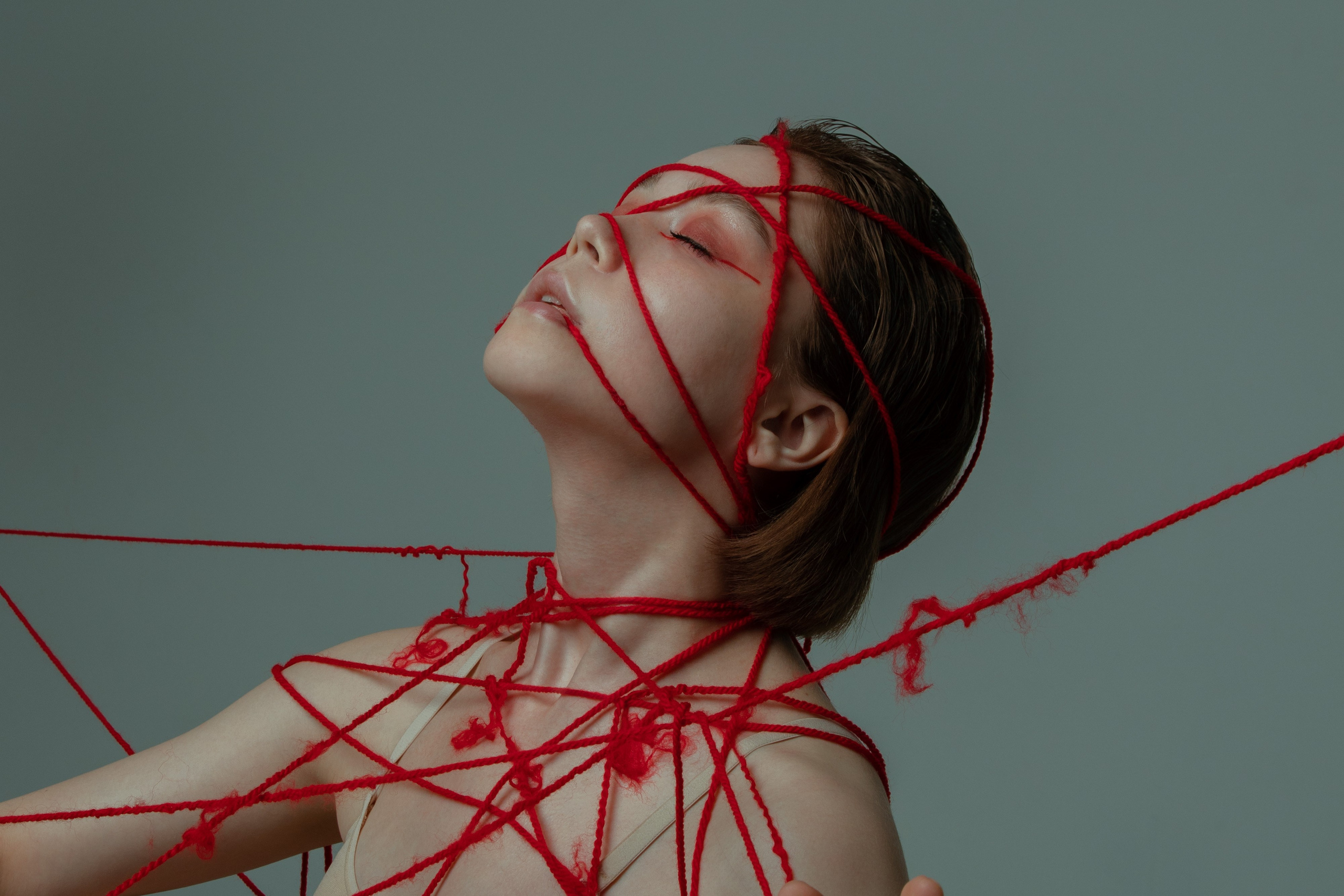 Red threads. Фотограф продюсер съемок Йолдыз Плетнева