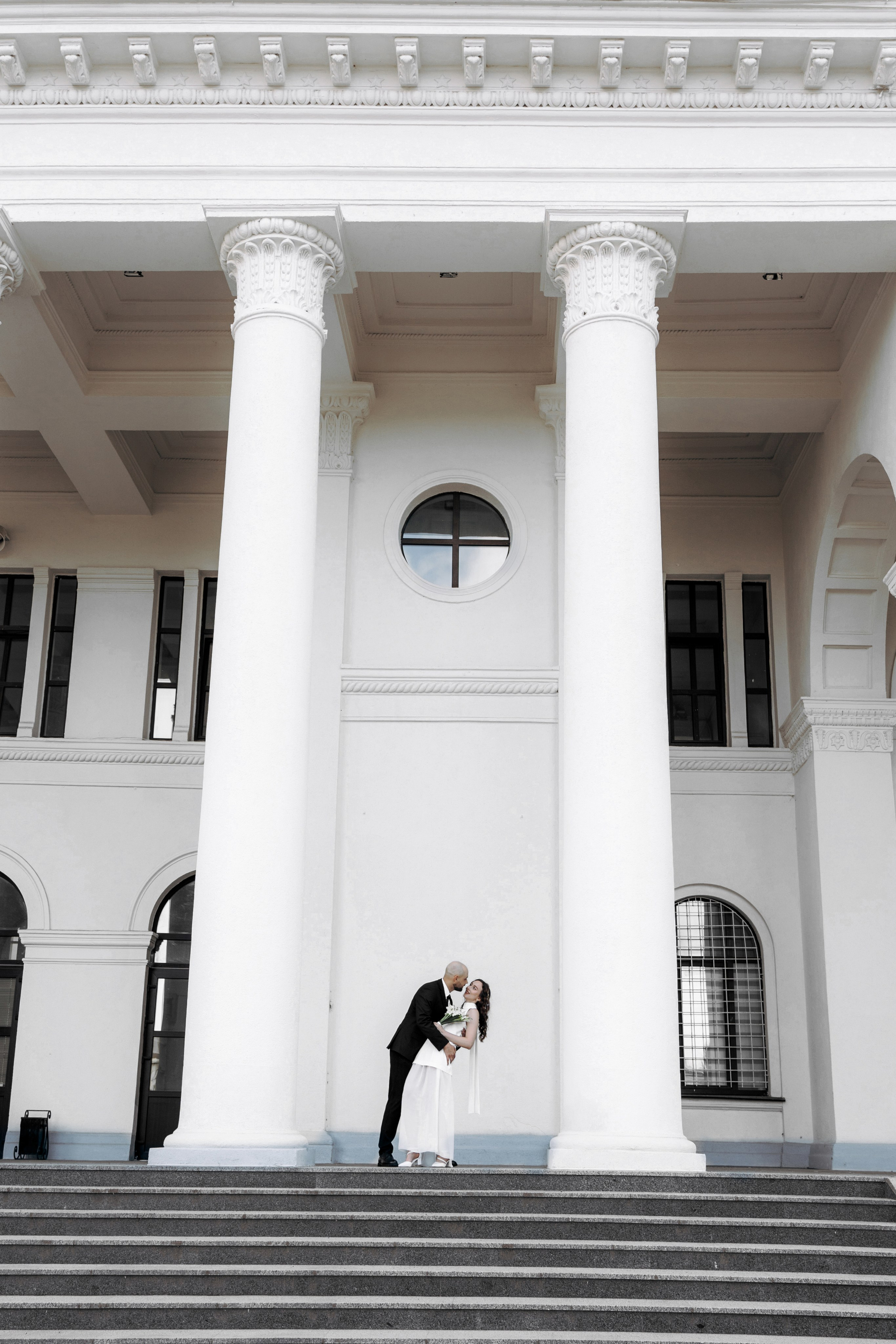 Любовь на фоне старого аэропорта. Ваш семейный фотограф в Минске — Вика Трегубова