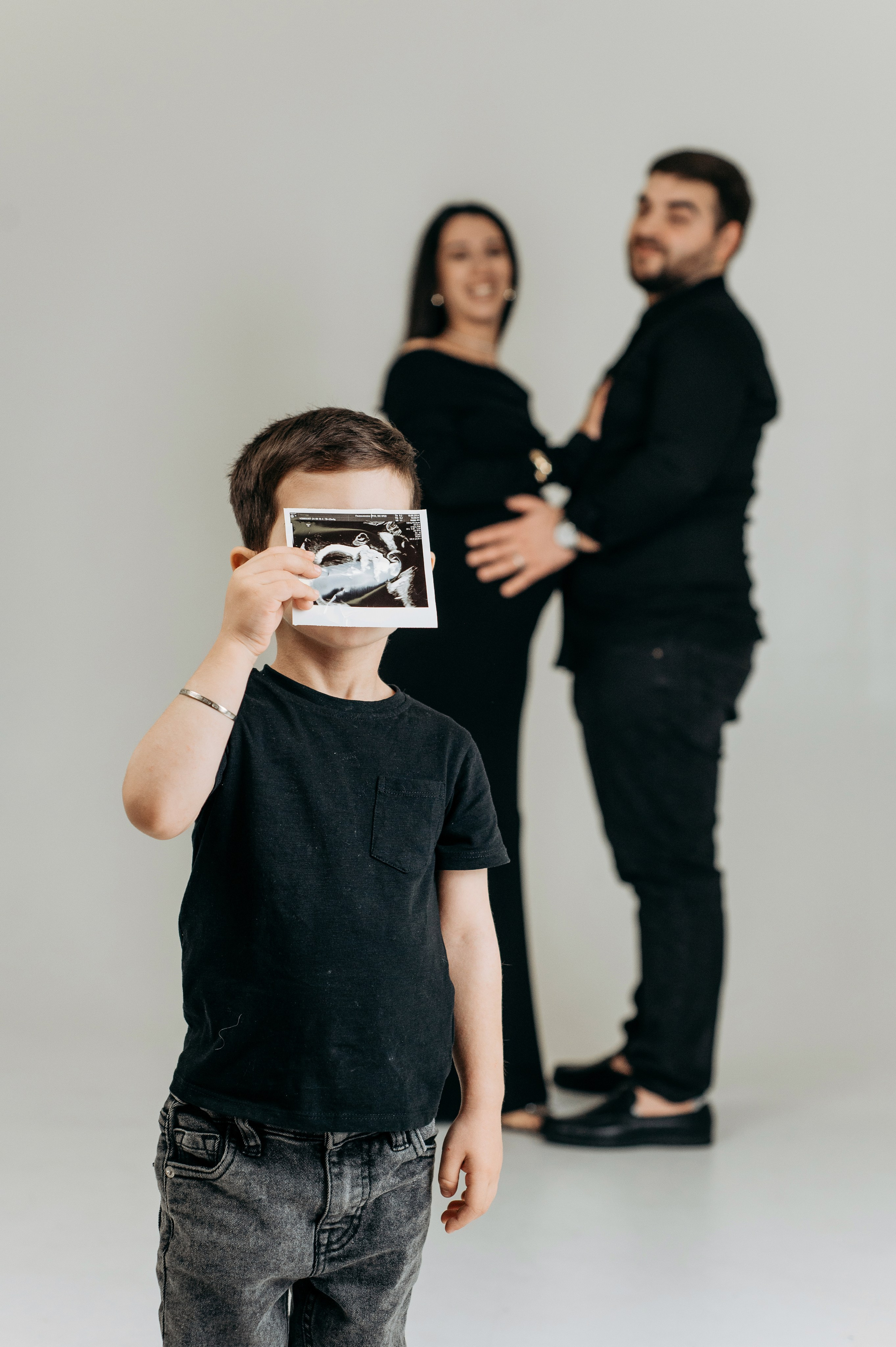 Семейная фотосессия на циклораме. Семейный и свадебный фотограф в Санкт-Петербурге Юлия Мельникова