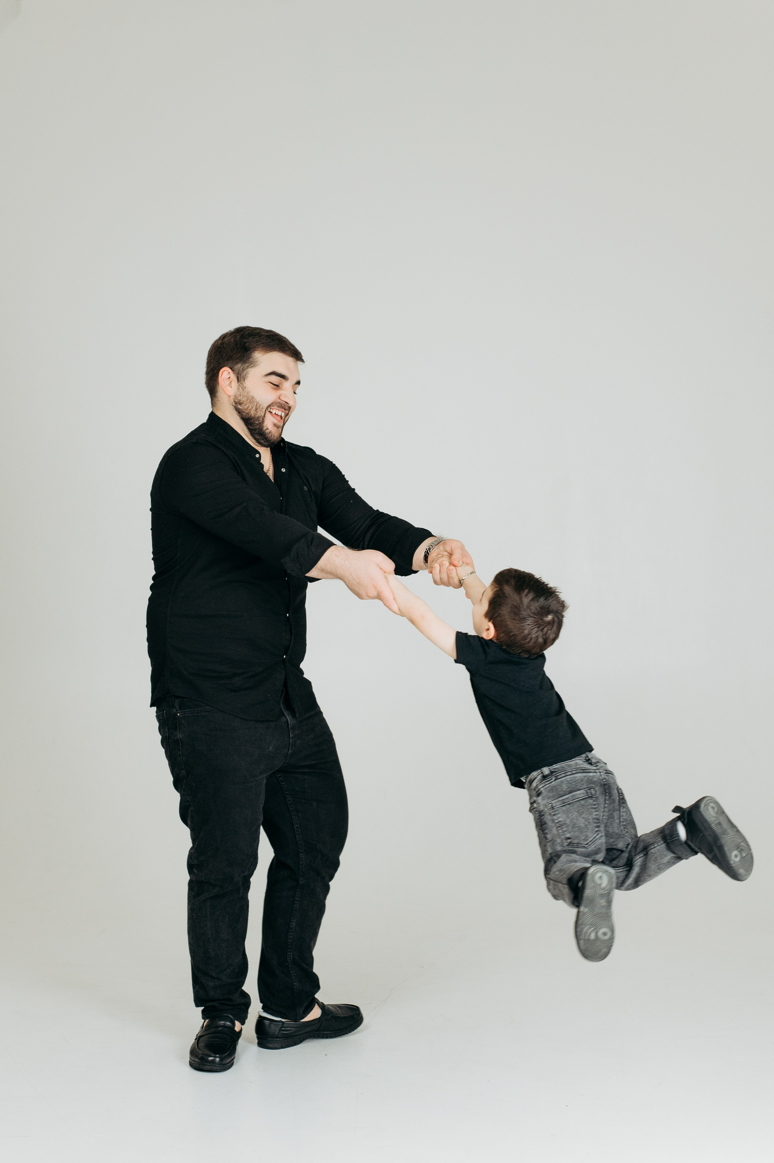 Семейная фотосессия на циклораме. Семейный и свадебный фотограф в Санкт-Петербурге Юлия Мельникова