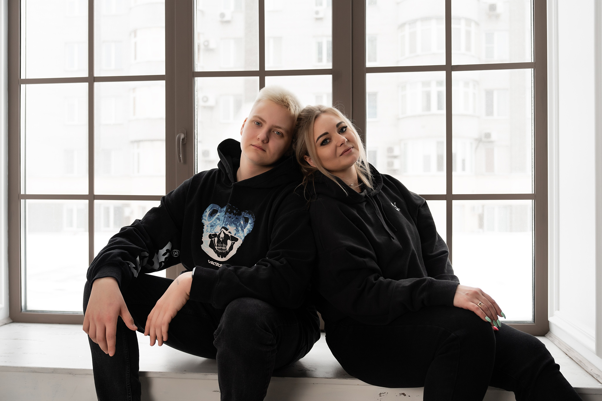 Валентина и сын. Главная