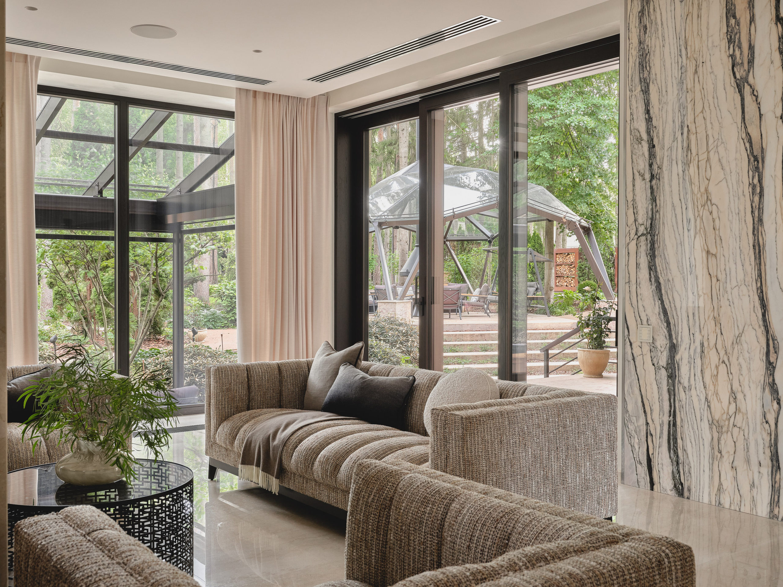 Загородный дом с бассейном. Фотограф Наталья Вершинина