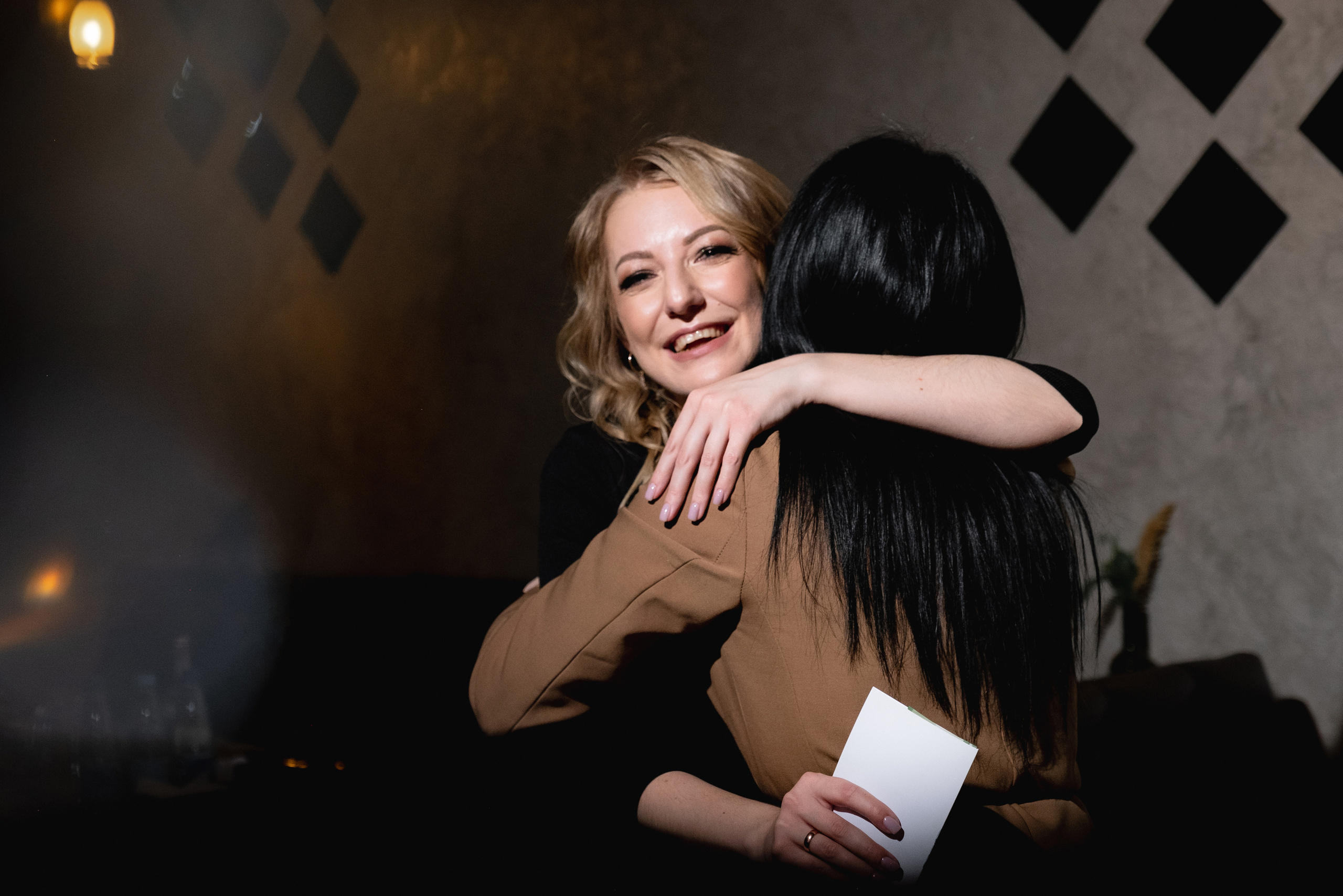 Репортажная съёмка дня рождения Юлии в кафе Бархат. Антонина Мезинова фотограф Михайловка и Волгоград