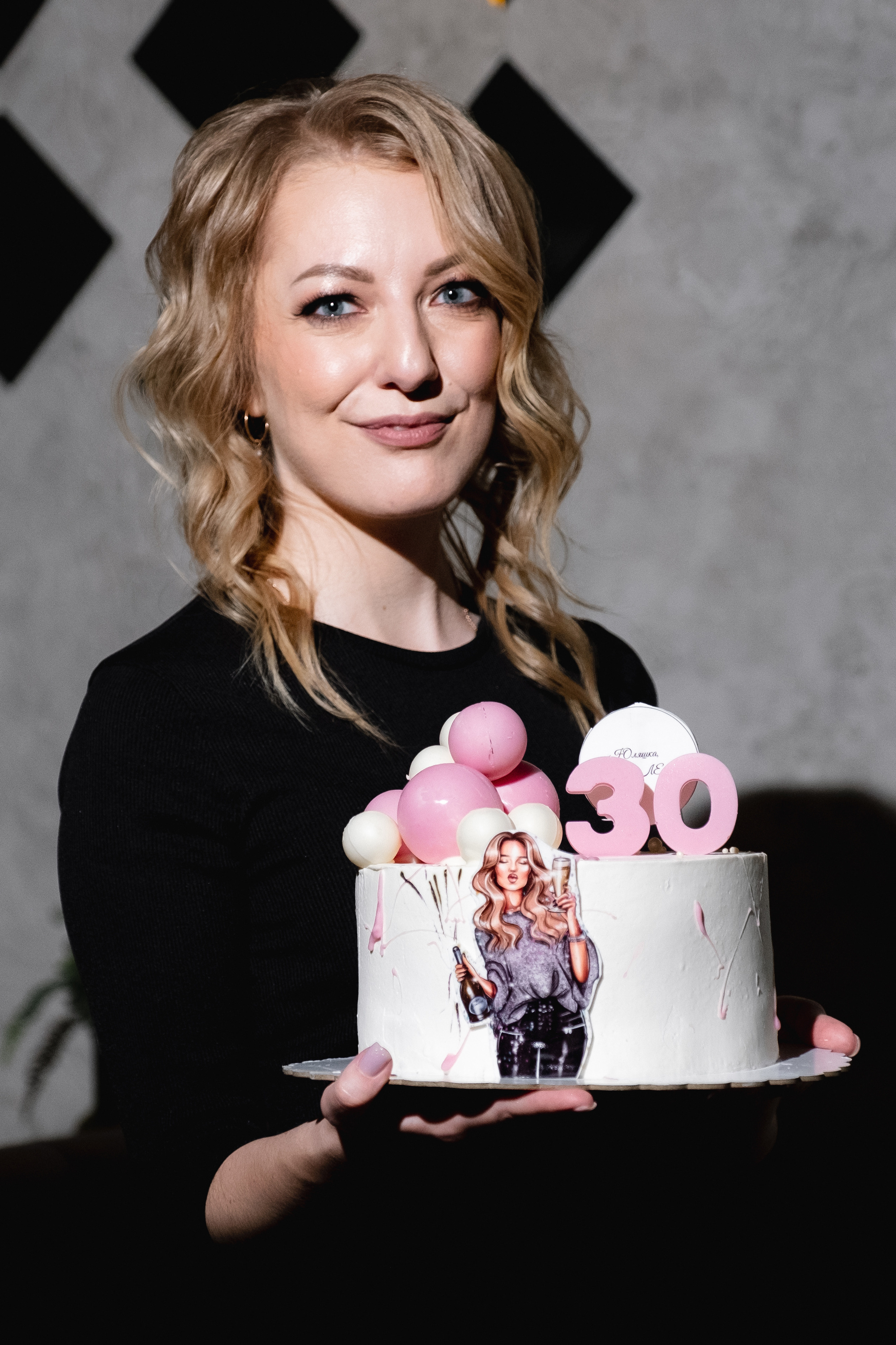 Репортажная съёмка дня рождения Юлии в кафе Бархат. Антонина Мезинова фотограф Михайловка и Волгоград