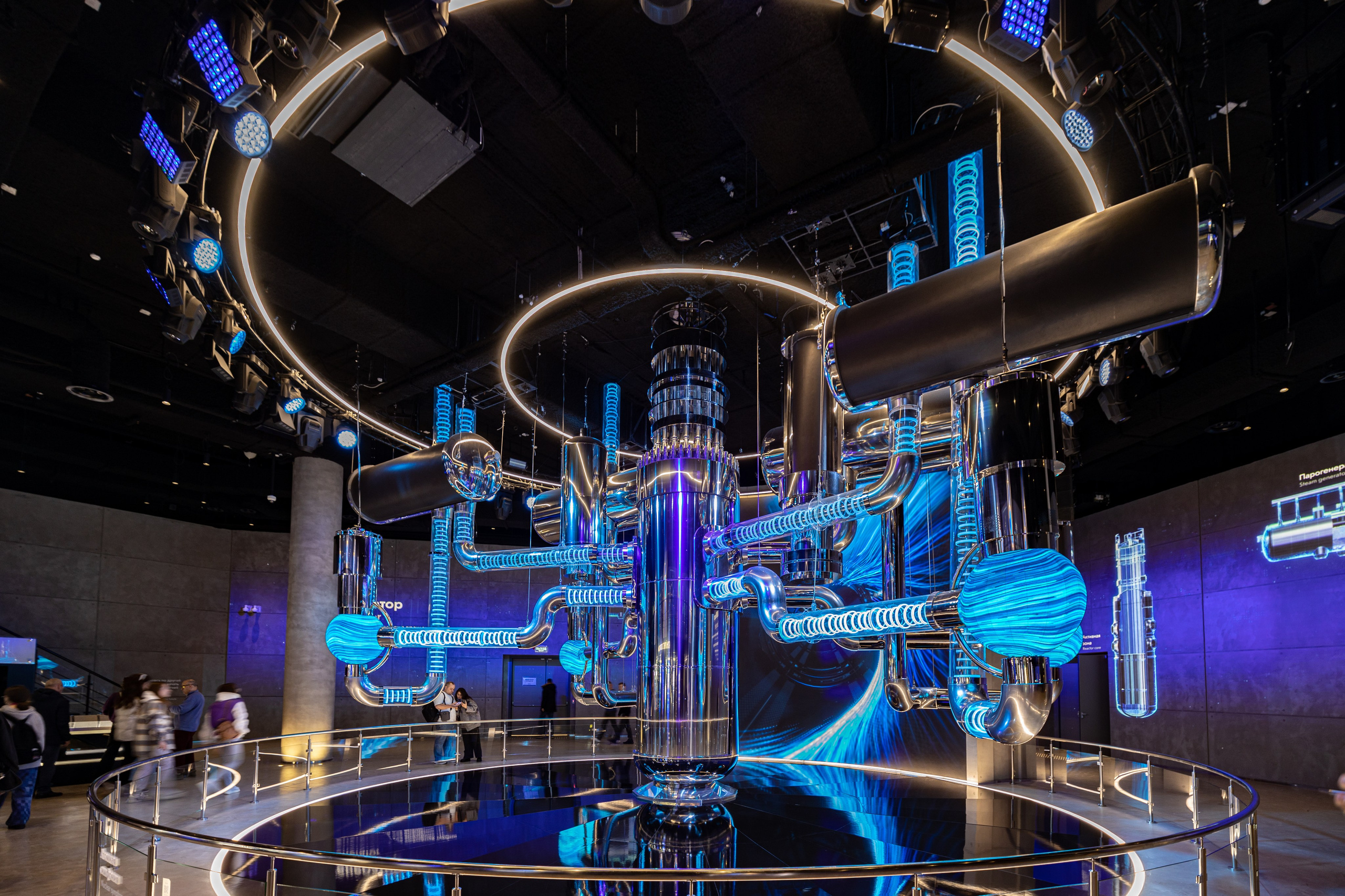 Выставка в павильоне АТОМ. Фотографирую жизнь! Московский фотограф волонтер