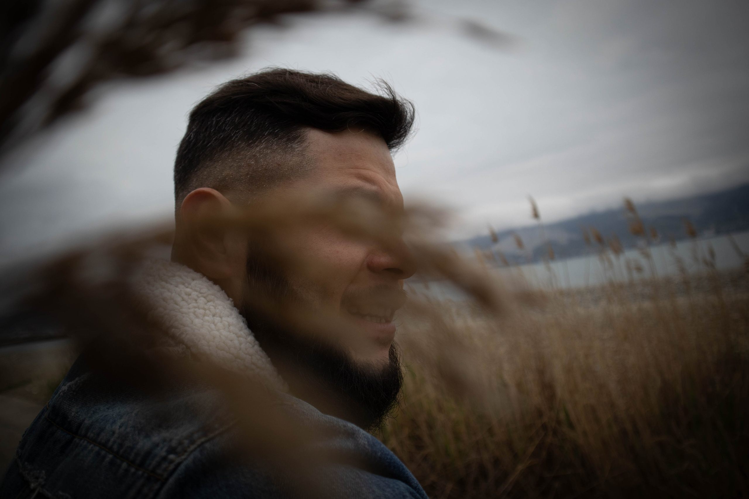 О. Уличный фотограф Города N