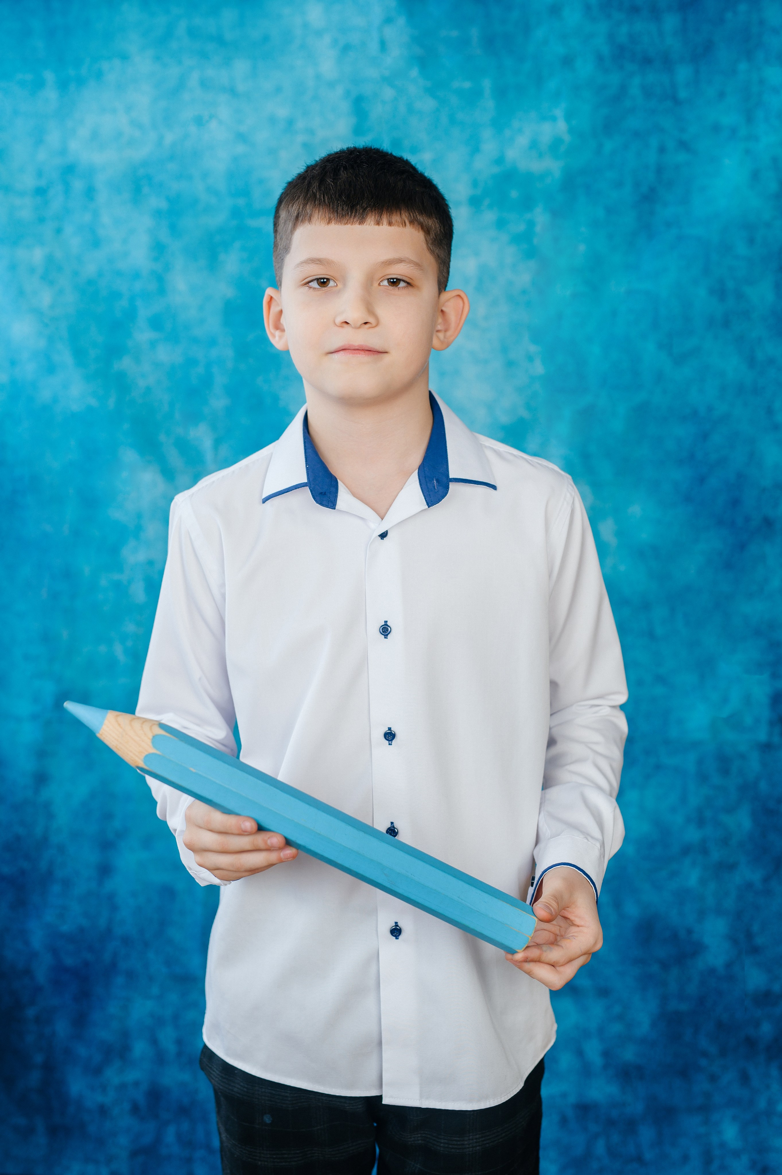 Портреты на голубом фоне. Семейный фотограф в Барнауле