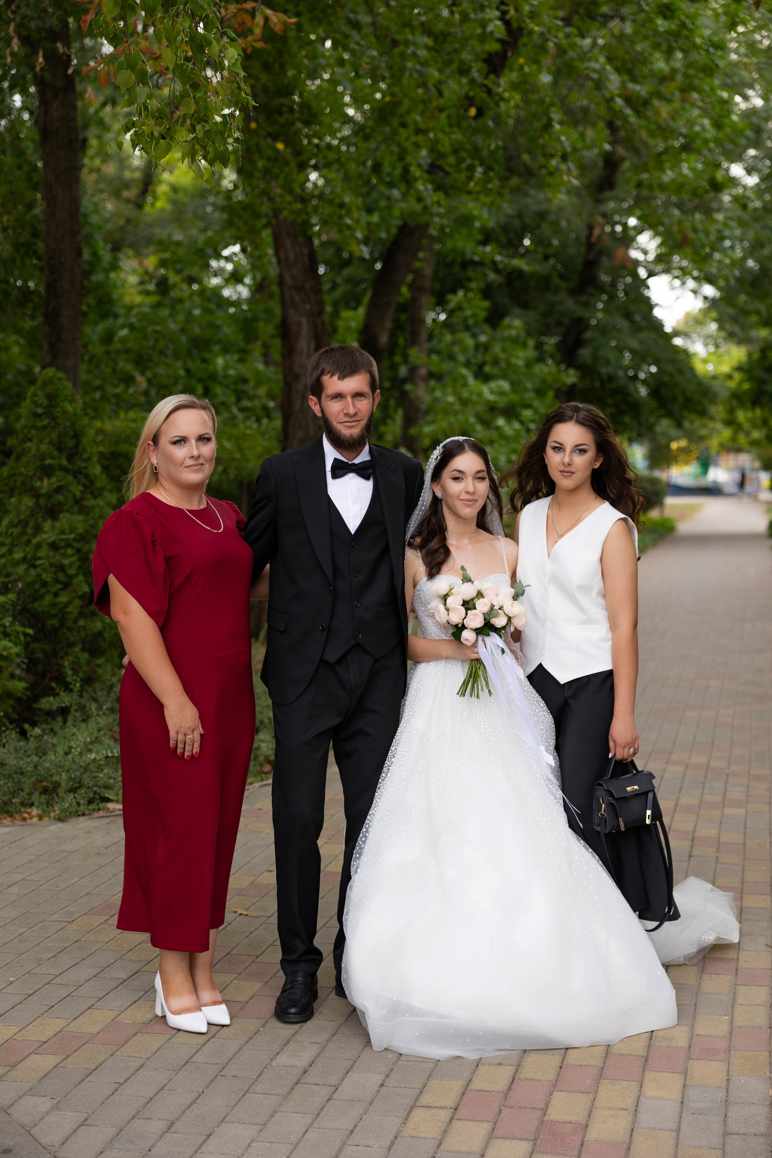Милана и. Видеосьемка, фотосьемка свадеб, юбилеев, утренников в Краснодарском кр