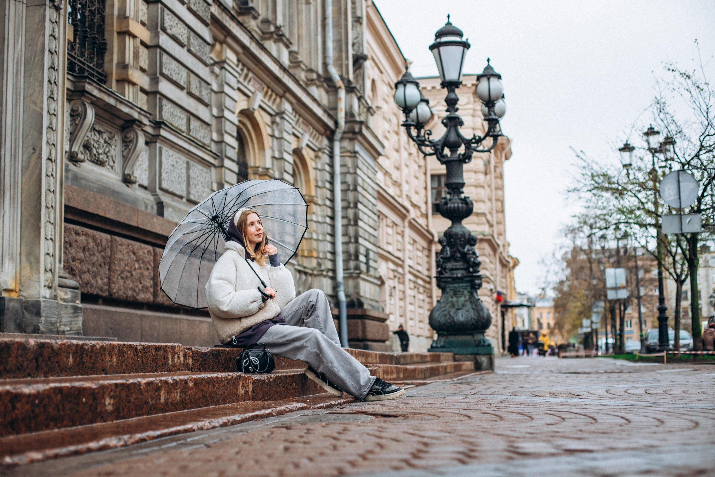Маша в мае. Фотопрогулка в Петербурге. Индивидуальный и семейный фотограф в Санкт-Петербурге