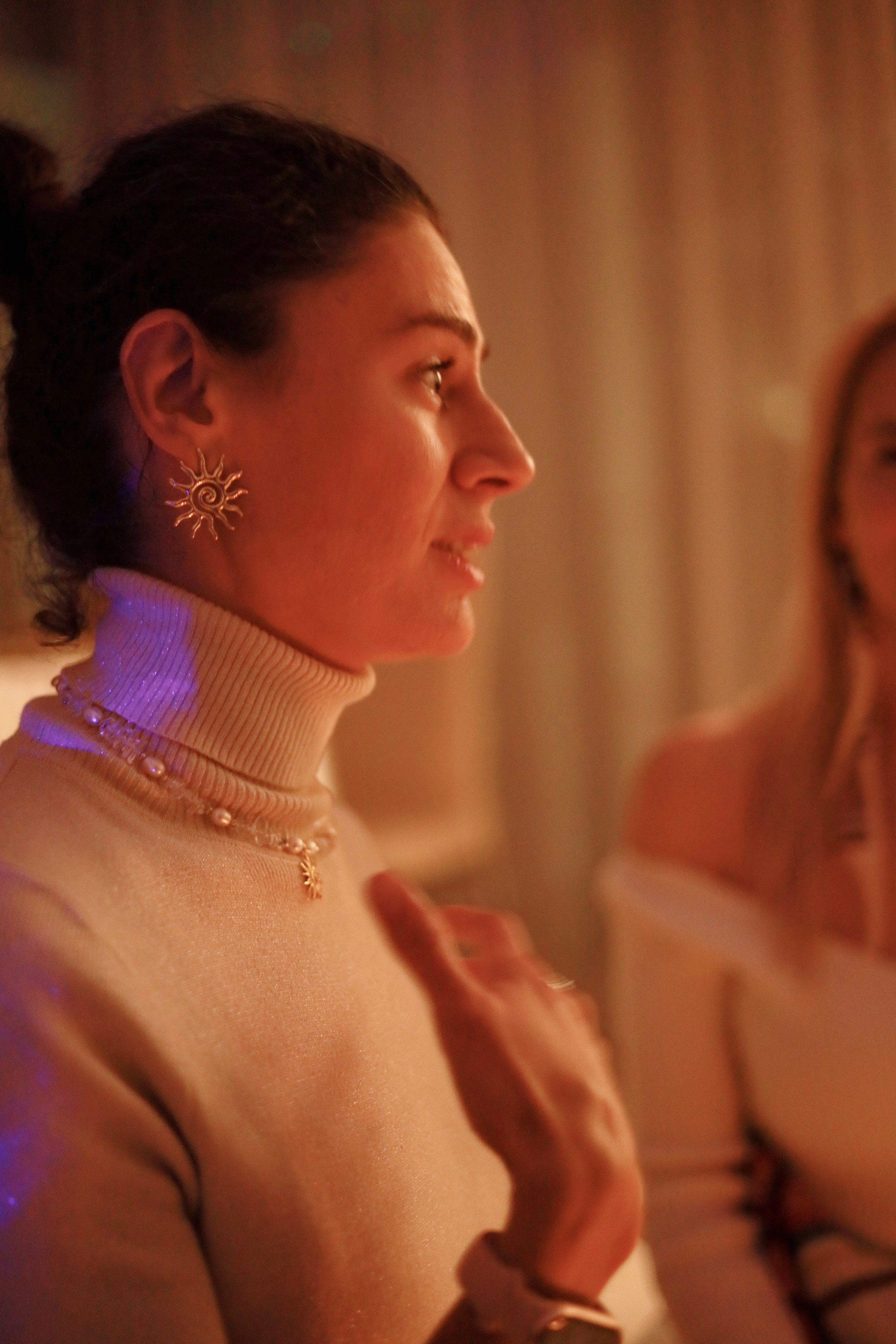 Women circle. Family, portrait, content photo in Costa Rica Evgeniya Besprozvannykh