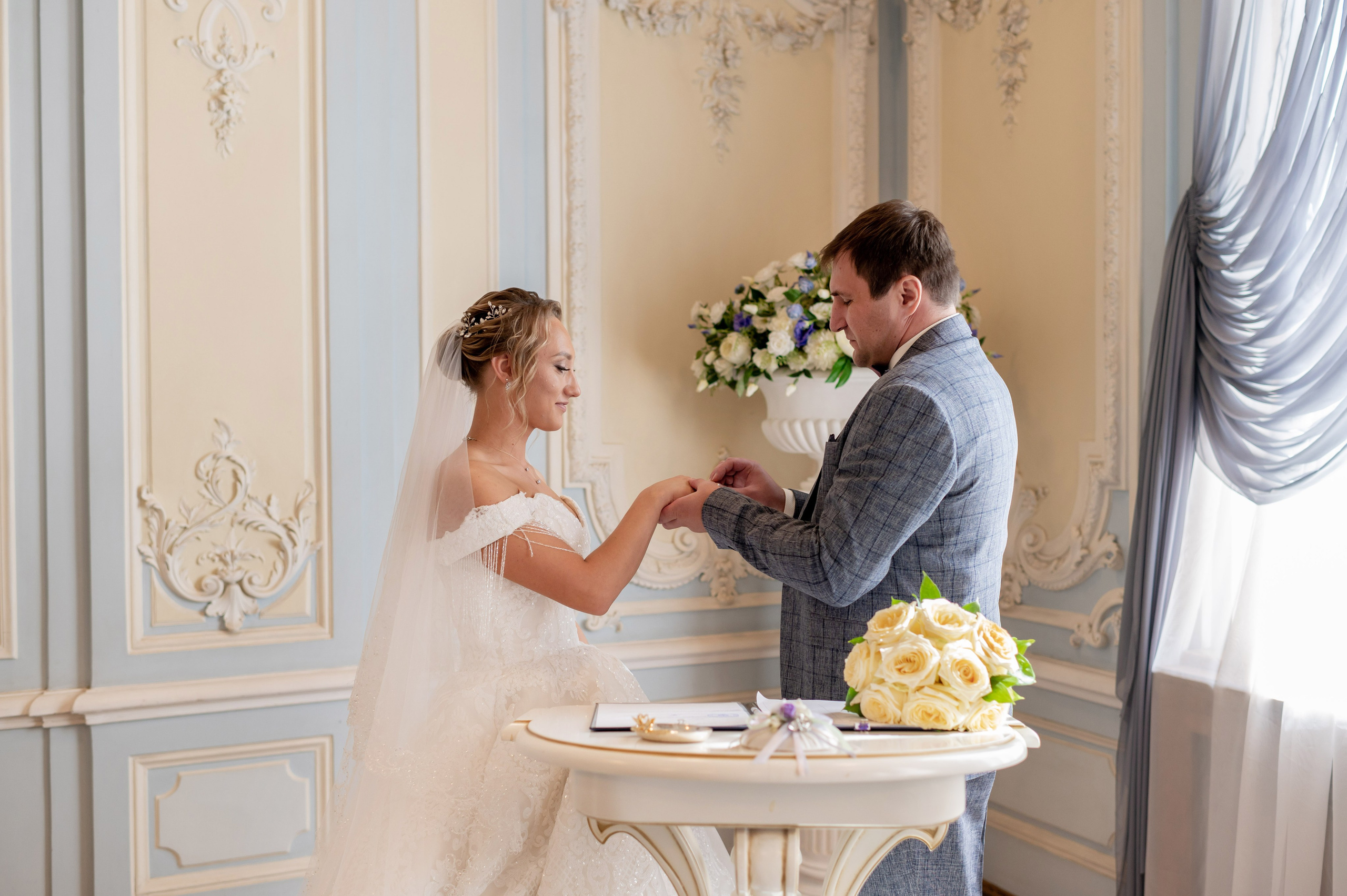 Анастасия и Игорь (фотосессия во Втором Дворце Бракосочетания, Польский сад, здание городской Ратуши). Портретный, семейный и свадебный фотограф в Санкт-Петербурге и в Пушкине Ширяев Денис