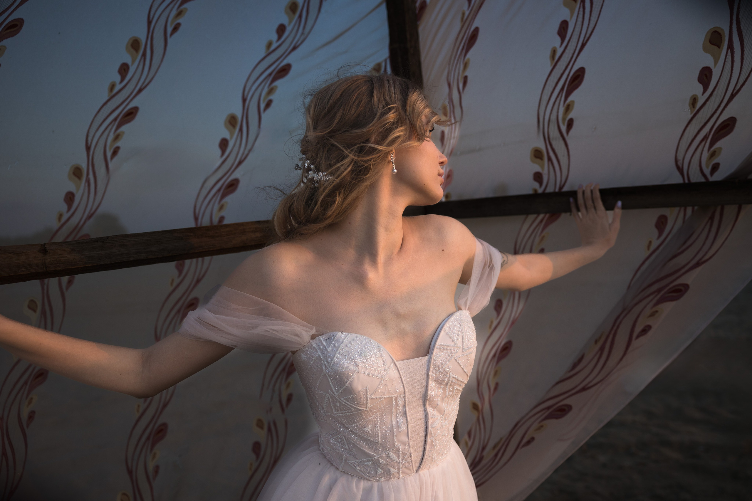 Свадебная фотосессия на берегу. Свадебный фотограф Астрахань