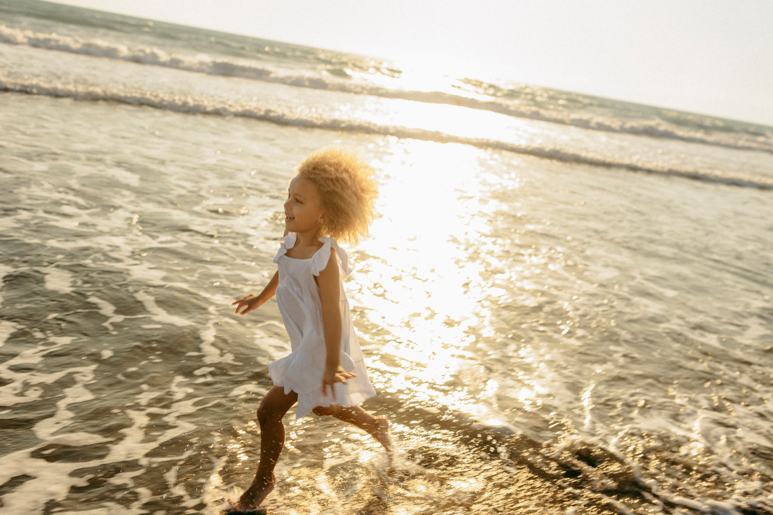 Sandy toes and family smiles. Katerina Nord | Wedding and Couple Photographer in Germany and Europe