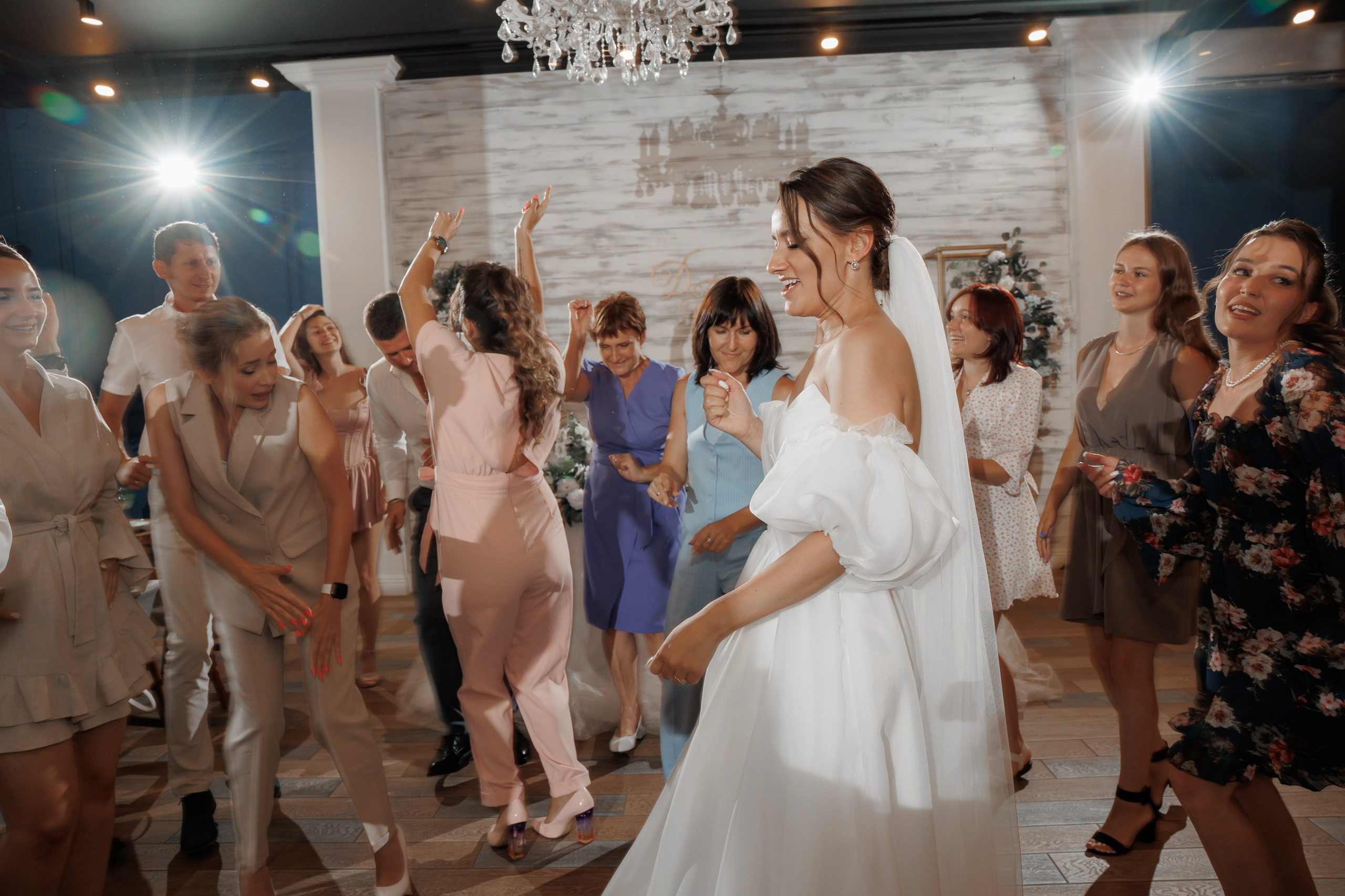 Полина и Дмитрий, загородный клуб «Барин», ЗАГС в г. Пушкино. Свадебный и репортажный фотограф (Москва, Королев и другие)