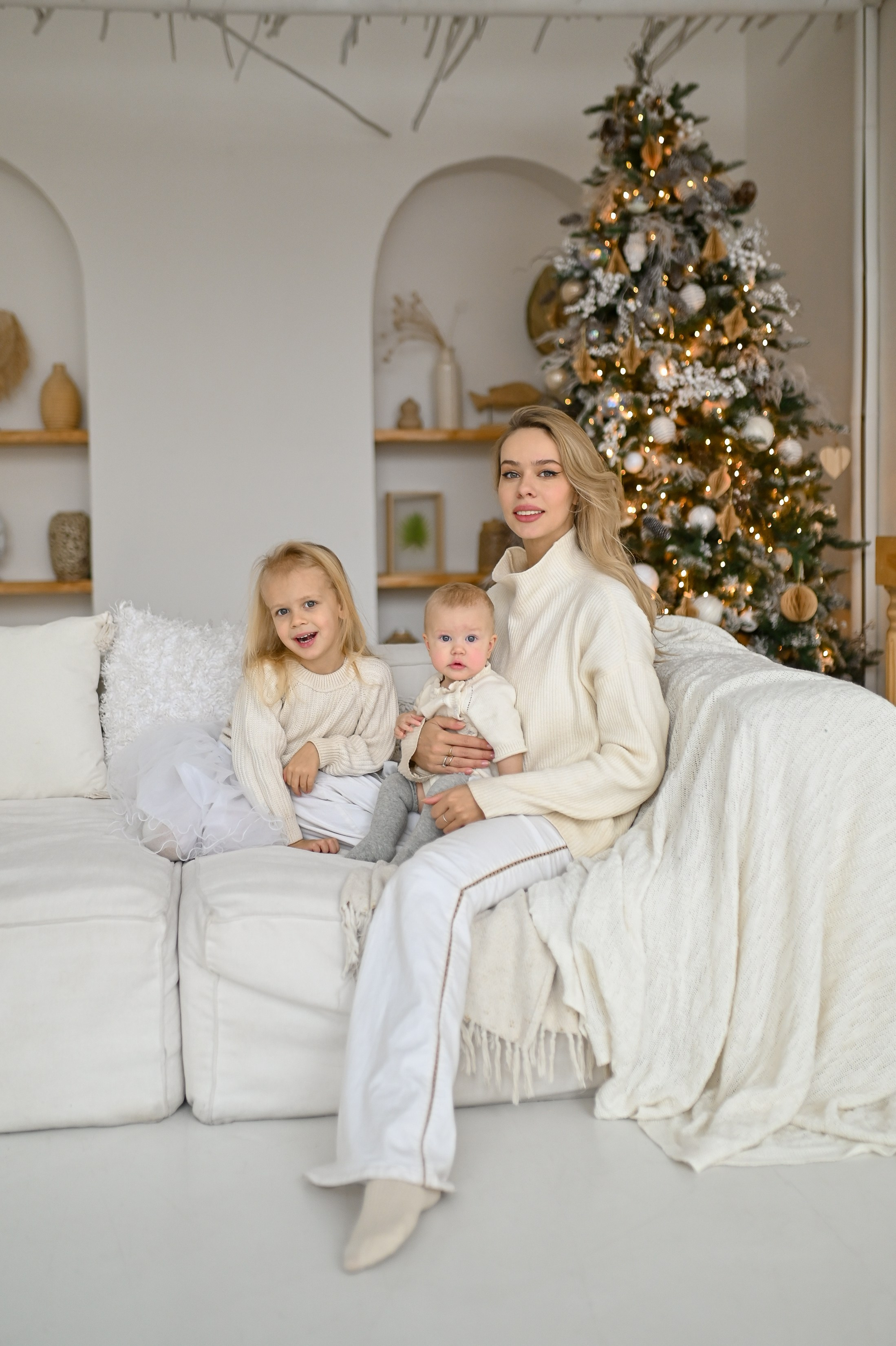 Семейная фотосессия в зале Убуд фотостудия Мимика. Semerlina.ru