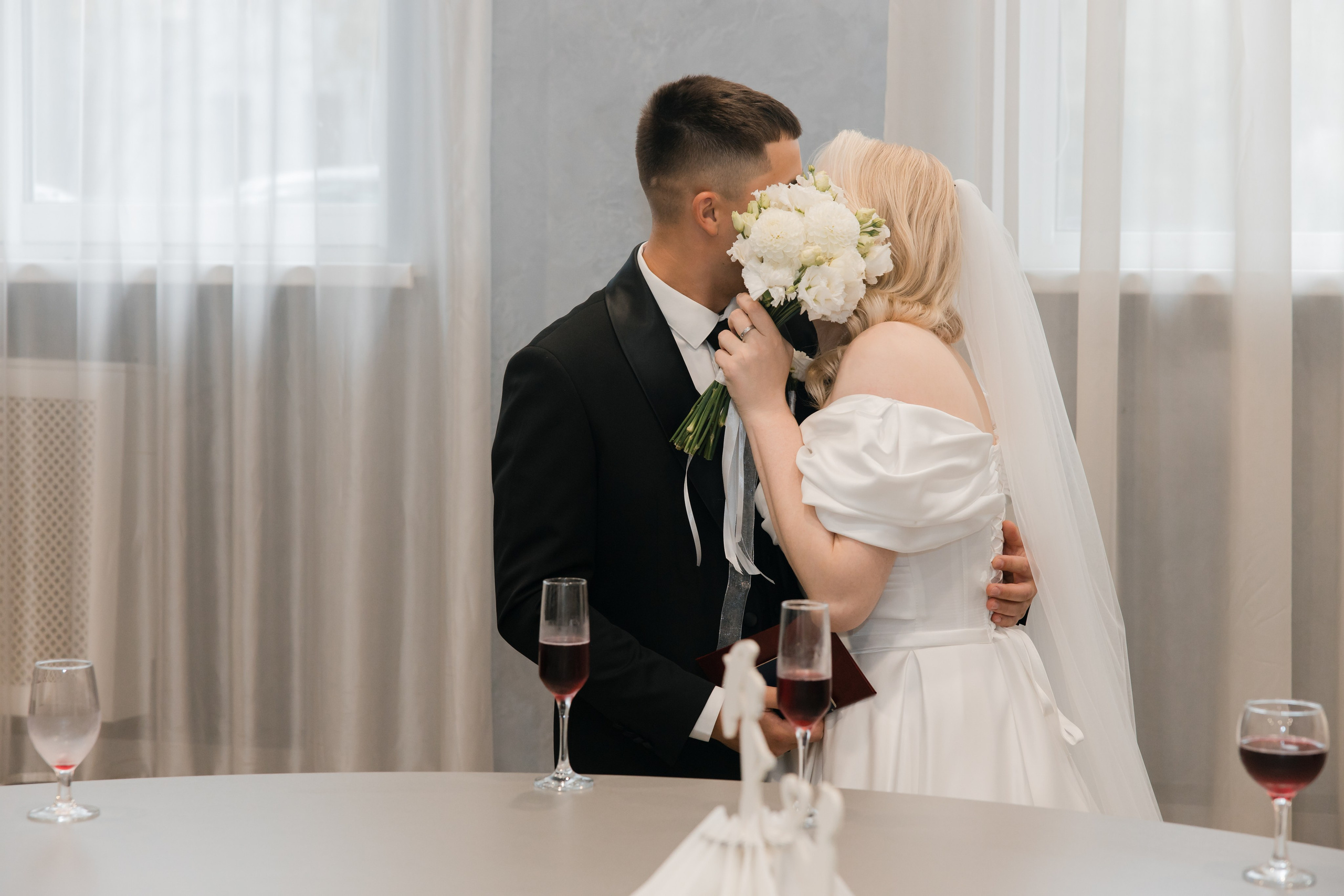 Отдел ЗАГС Администрации Первомайского района. Видеосъемка и фотосъемка свадеб. Фотограф и оператор на свадьбу. Видеосъемка подкастов, собственная видео-фотостудии. Предметная фотосъемка