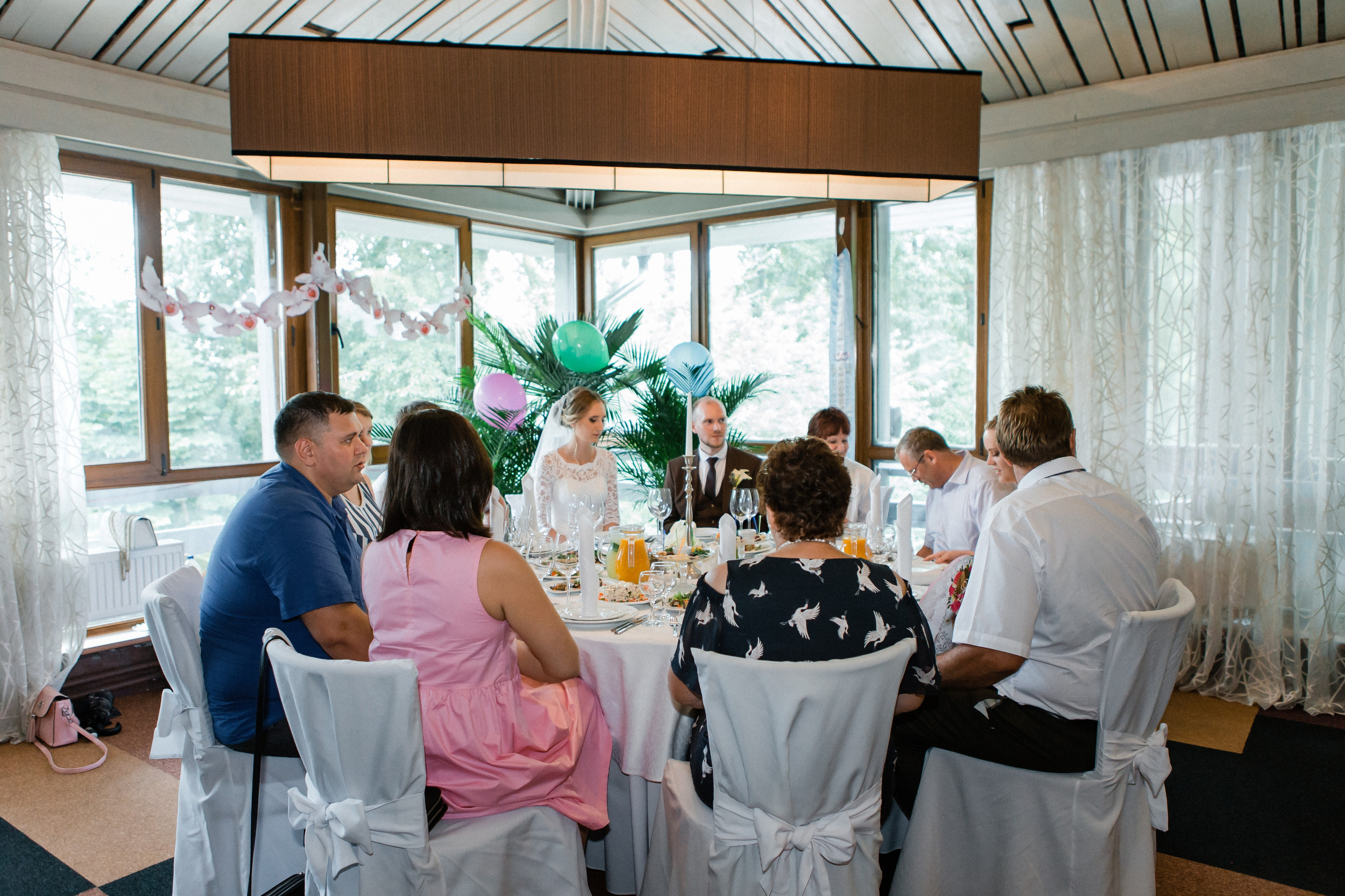 Свадебная фотосессия Сергея и Елены. Наш свадебный день. Видеосъемка и фотосъемка свадеб. Фотограф и оператор на свадьбу. Видеосъемка подкастов, собственная видео-фотостудии. Предметная фотосъемка