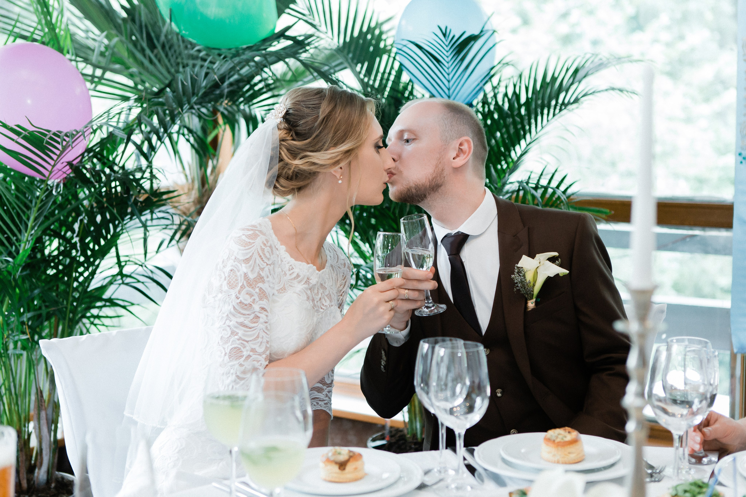 Свадебная фотосессия Сергея и Елены. Наш свадебный день. Видеосъемка и фотосъемка свадеб. Фотограф и оператор на свадьбу. Видеосъемка подкастов, собственная видео-фотостудии. Предметная фотосъемка